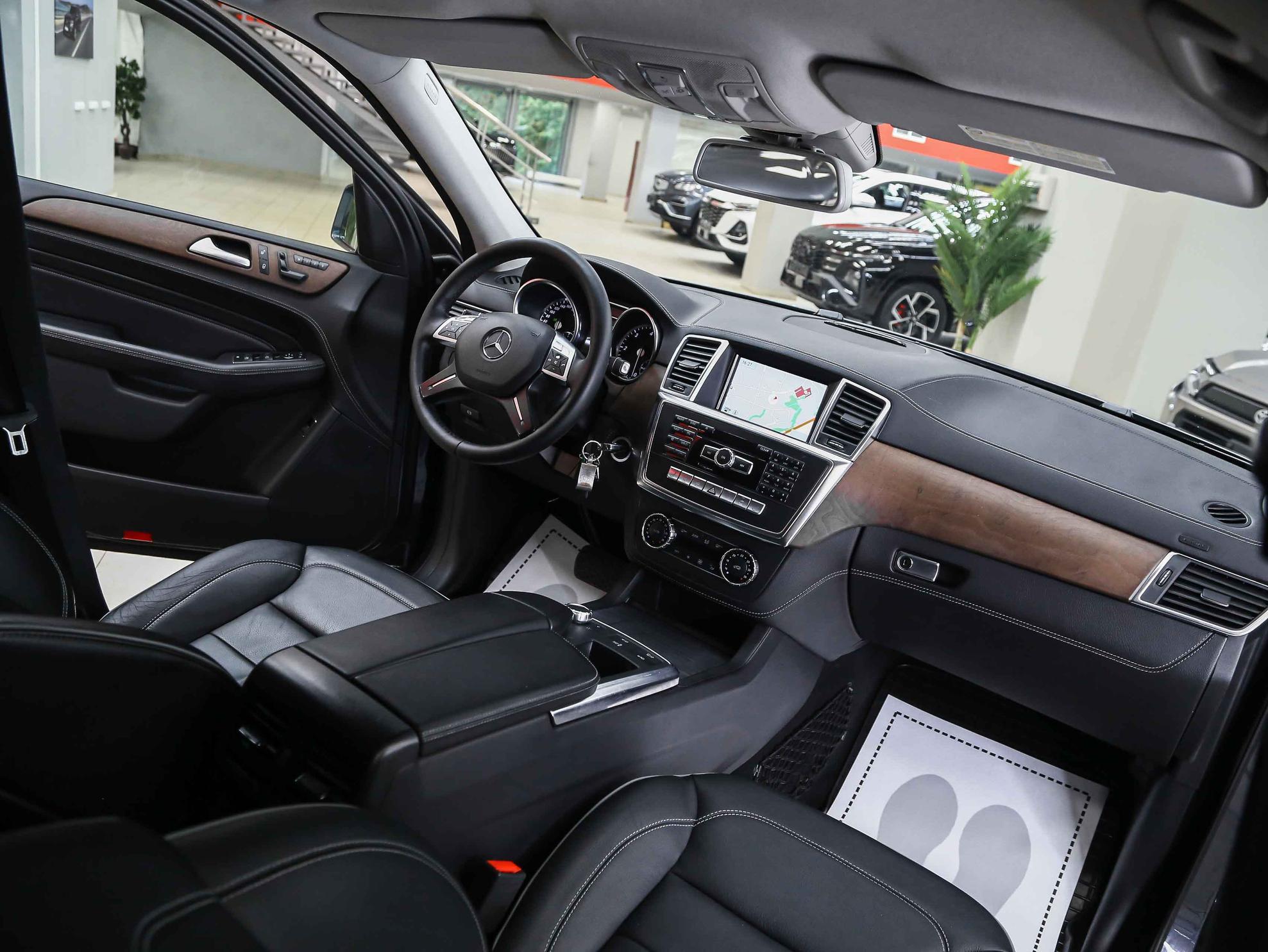 Mercedes-Benz M-Класс 2012, серый, ДЦ Орехово