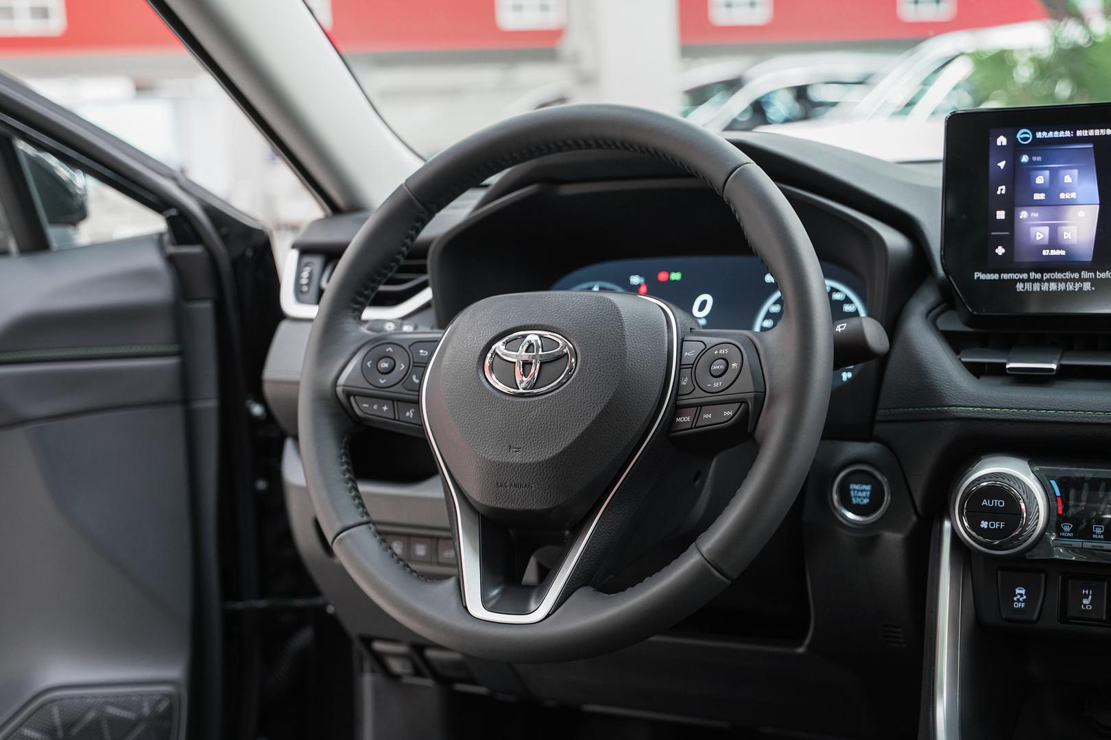 Toyota RAV4 2025, черный, ДЦ Орехово