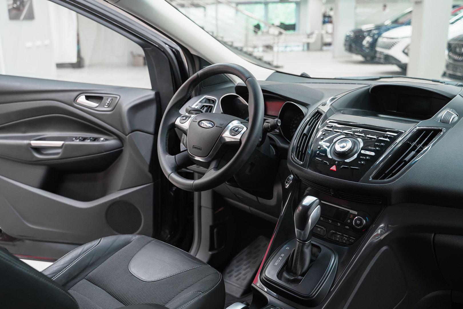 Ford Kuga 2013, черный, ДЦ Орехово