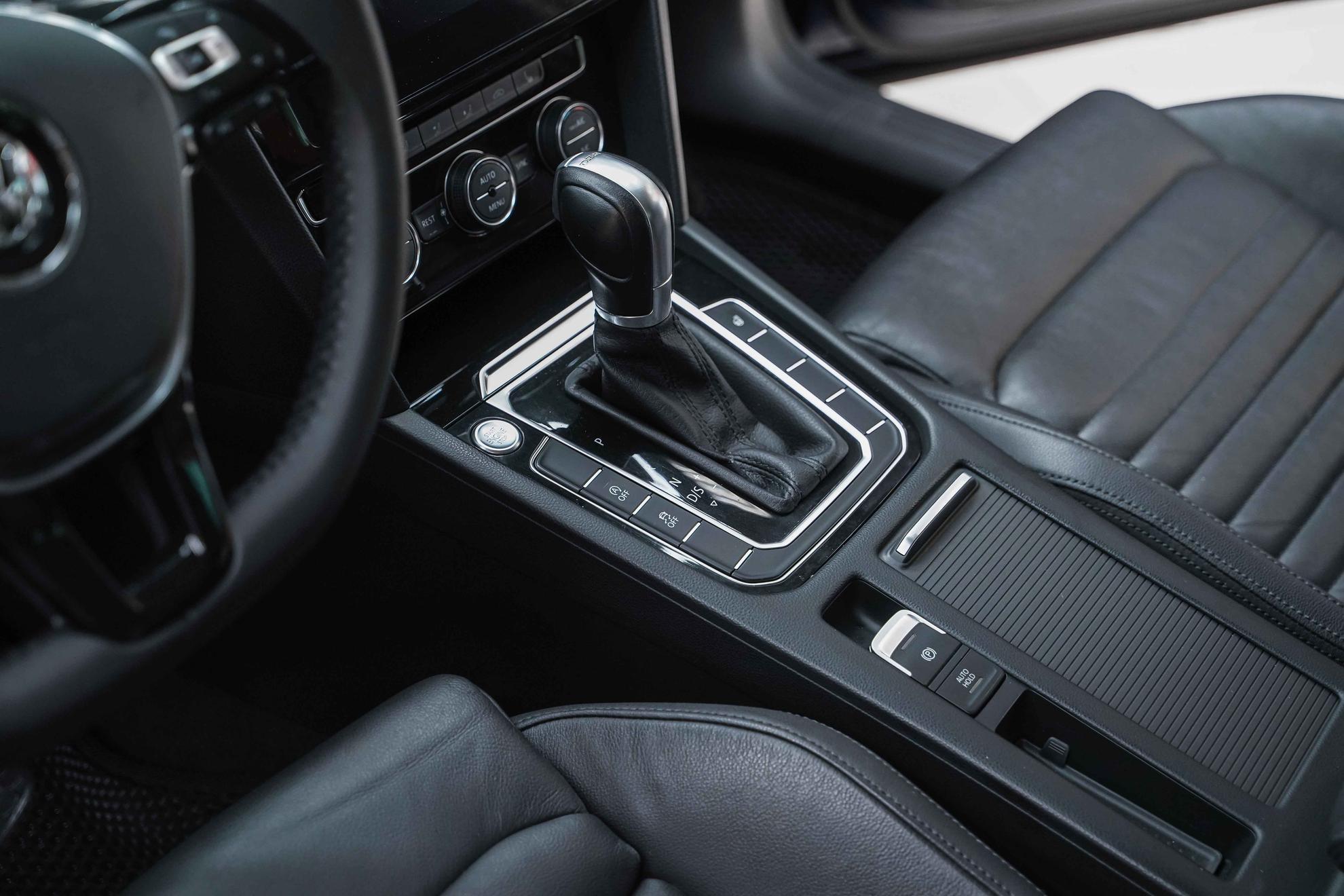 Volkswagen Passat 2017, синий, ДЦ Орехово