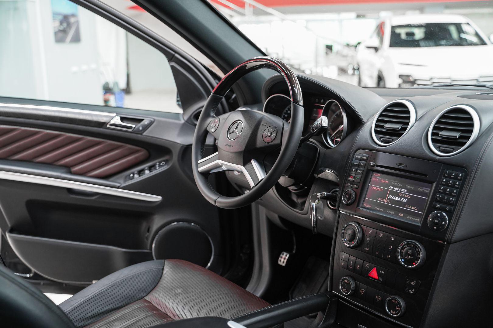 Mercedes-Benz GL-Класс 2011, черный, ДЦ Орехово
