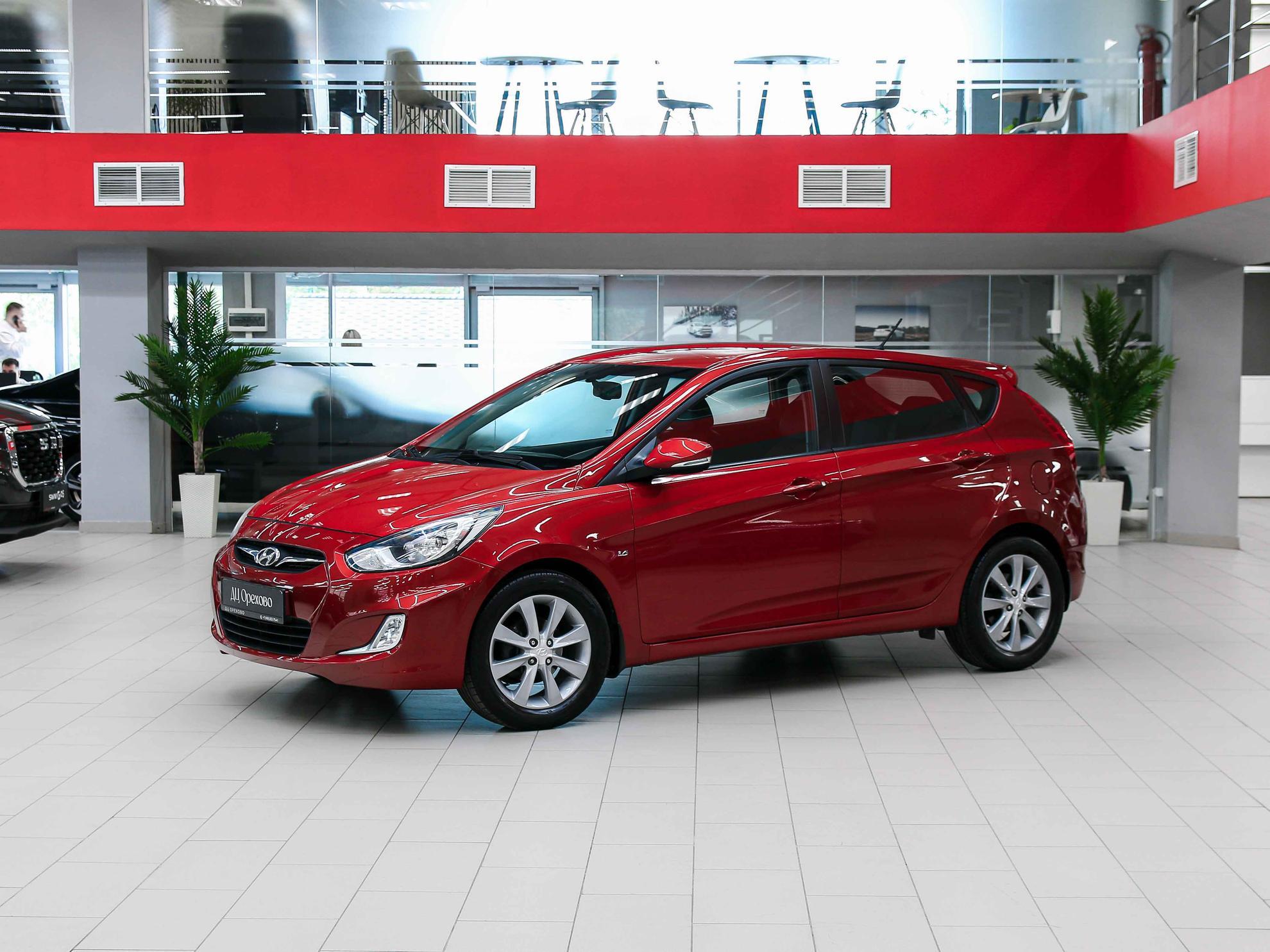 Hyundai Solaris 2012, красный, ДЦ Орехово