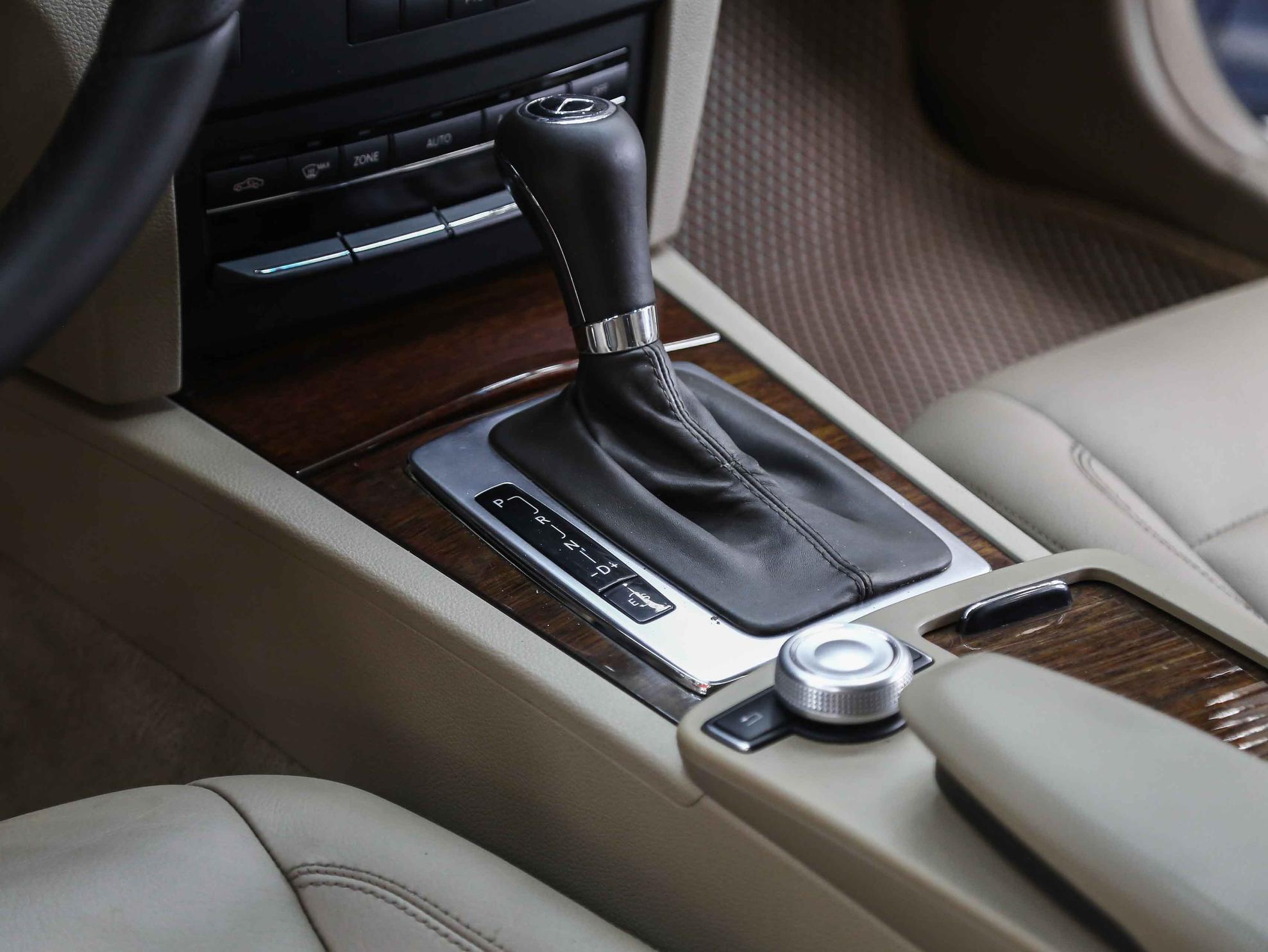 Mercedes-Benz E-Класс 2011, голубой, ДЦ Орехово