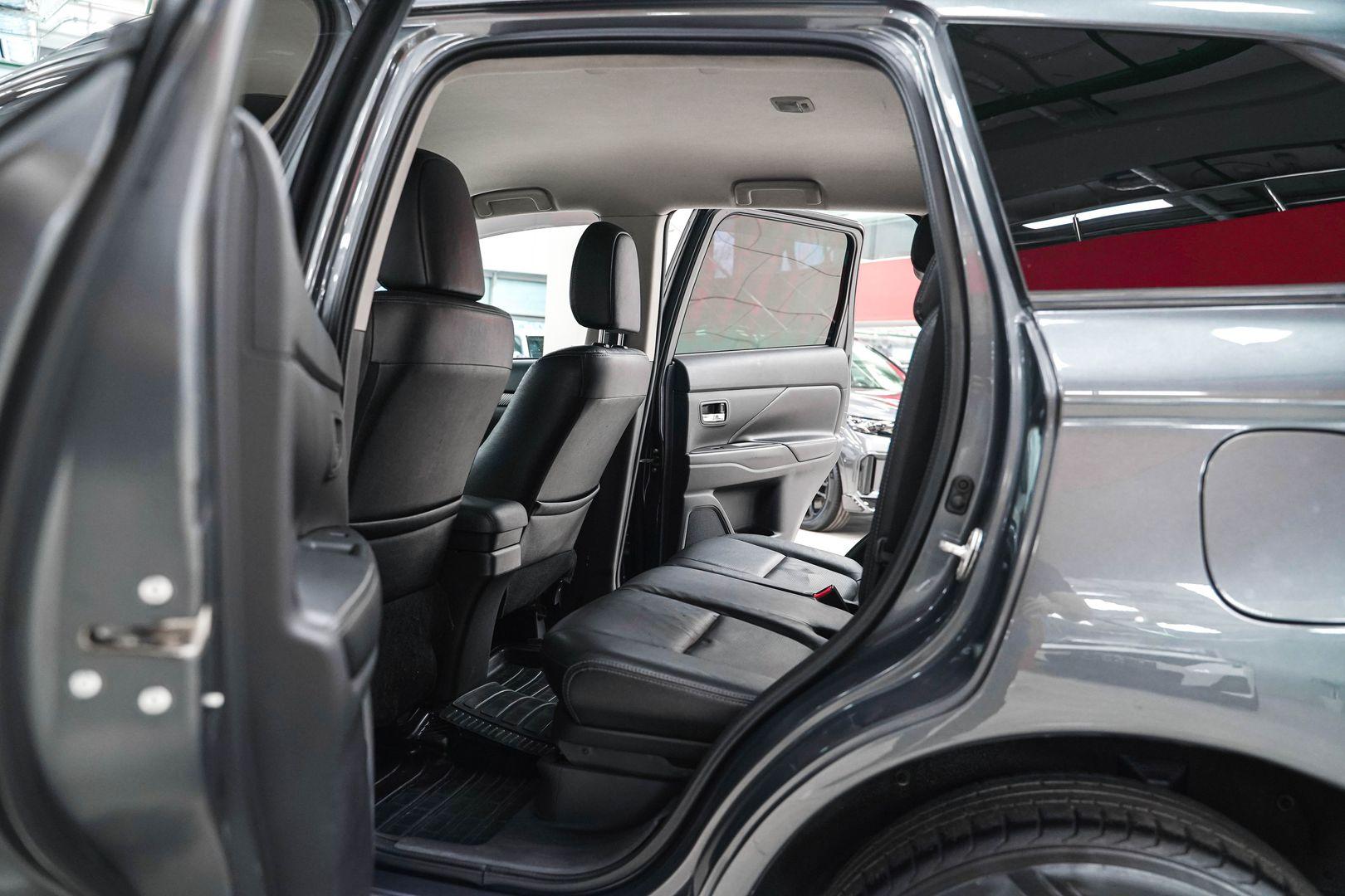 Mitsubishi Outlander 2013, серый, ДЦ Орехово