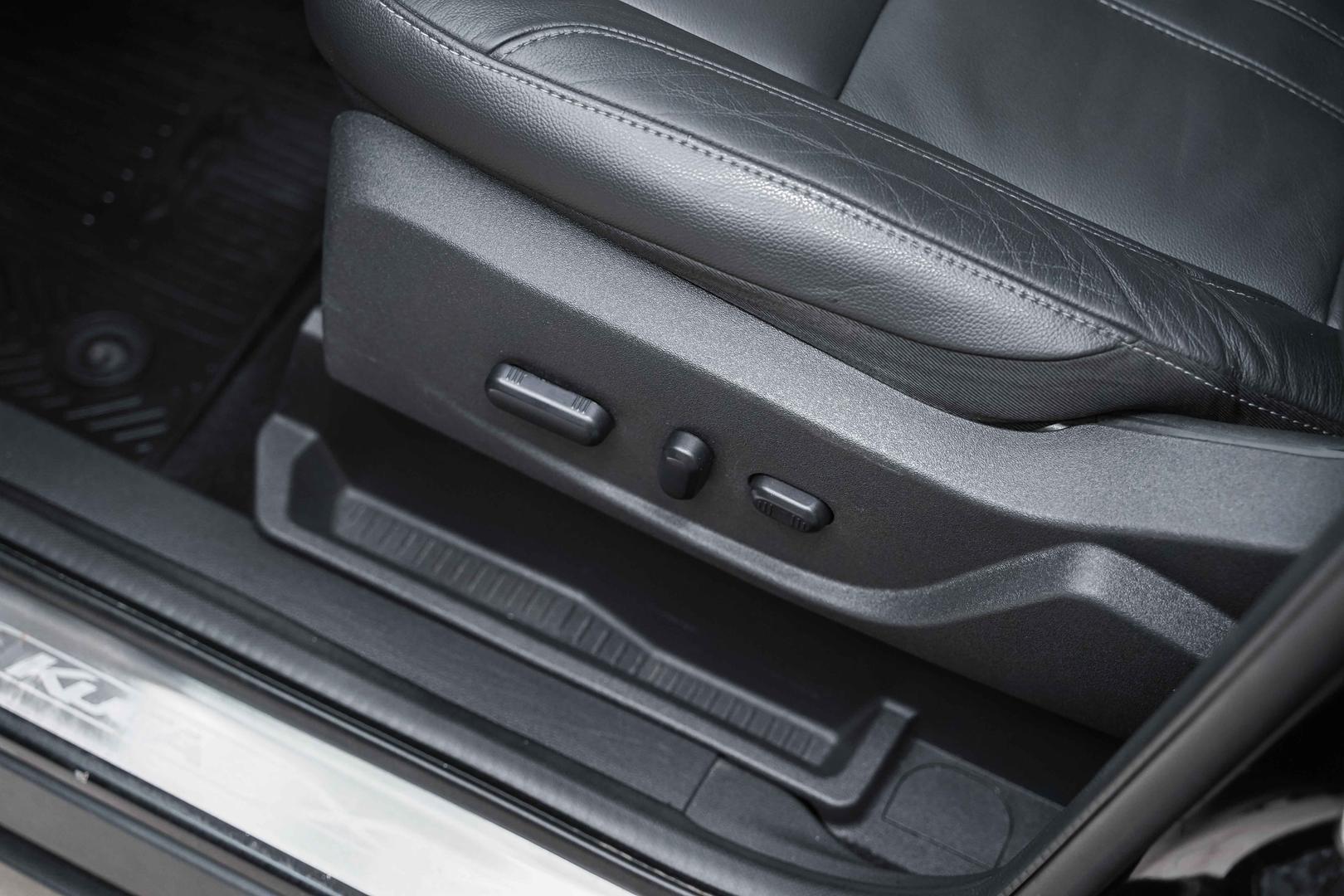 Ford Kuga 2013, черный, ДЦ Орехово