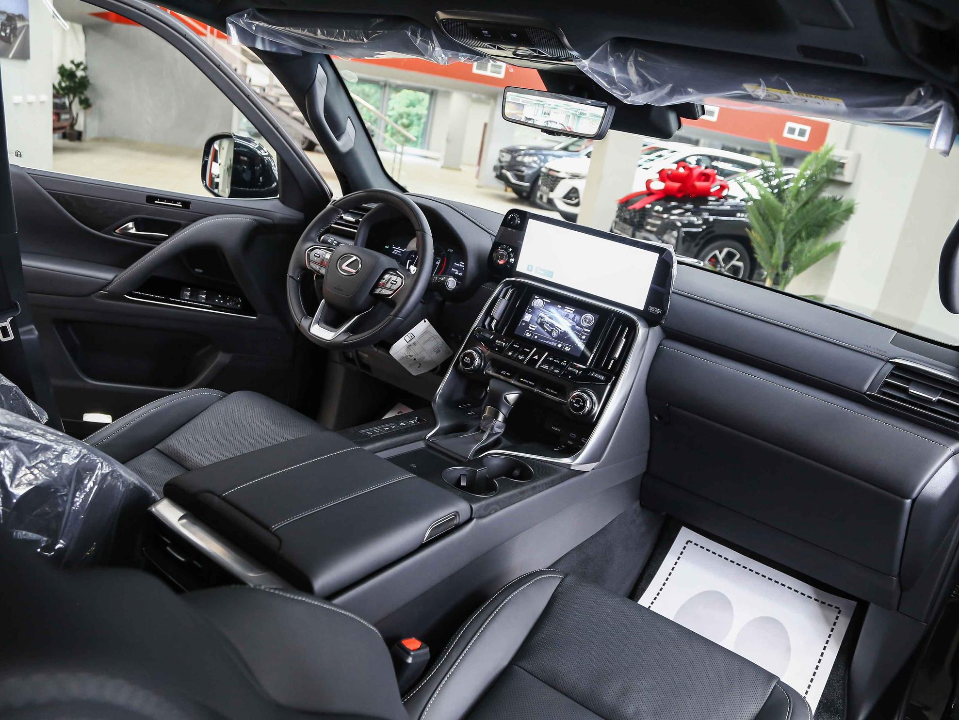 Lexus LX 2026, черный, ДЦ Орехово