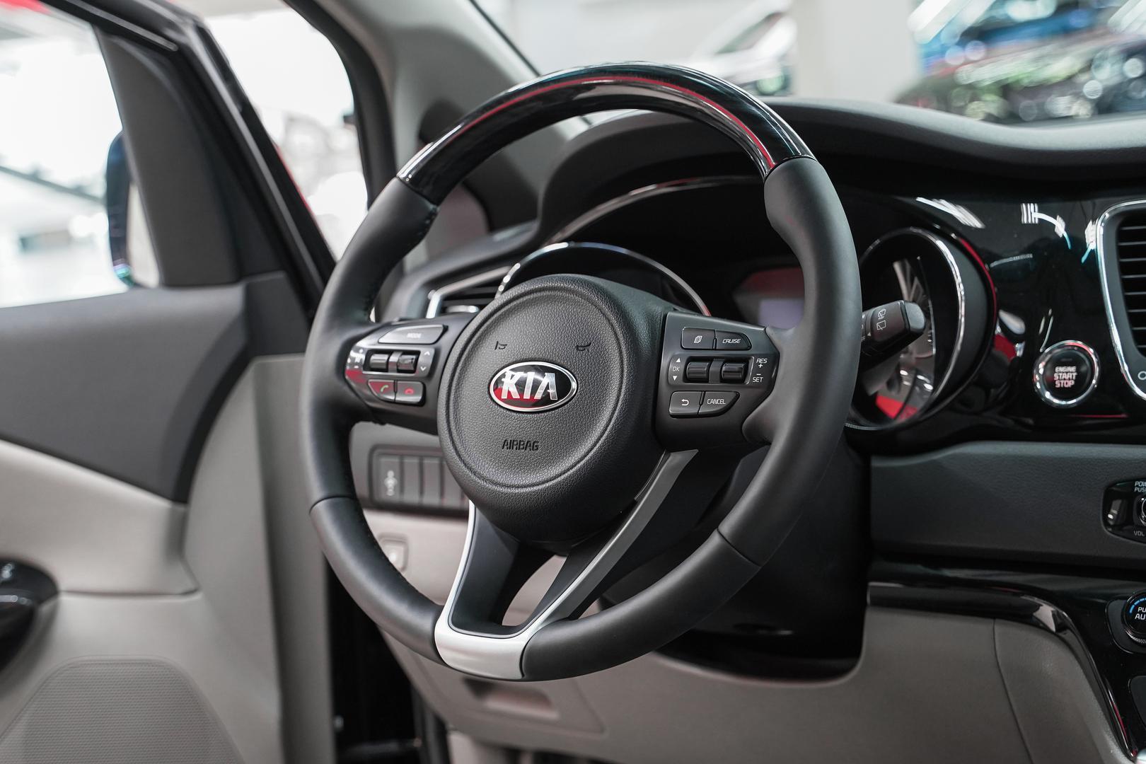 Kia Carnival 2017, черный, ДЦ Орехово