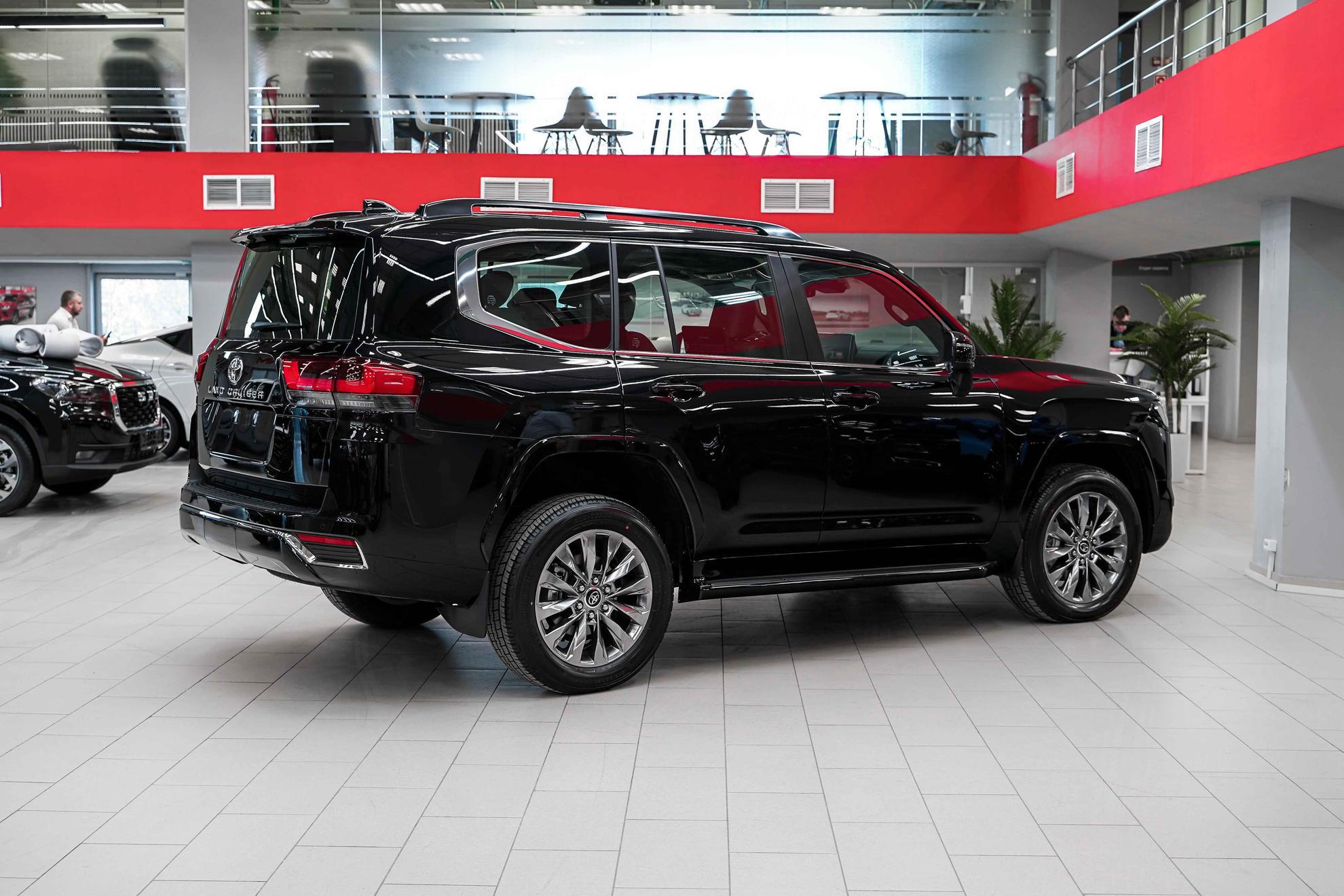 Toyota Land Cruiser 2026, черный, ДЦ Орехово