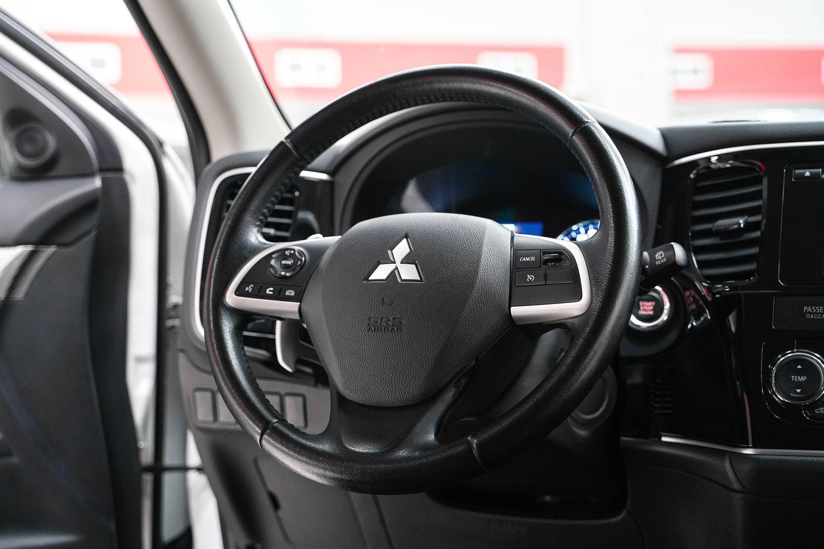 Mitsubishi Outlander 2014, белый, ДЦ Орехово