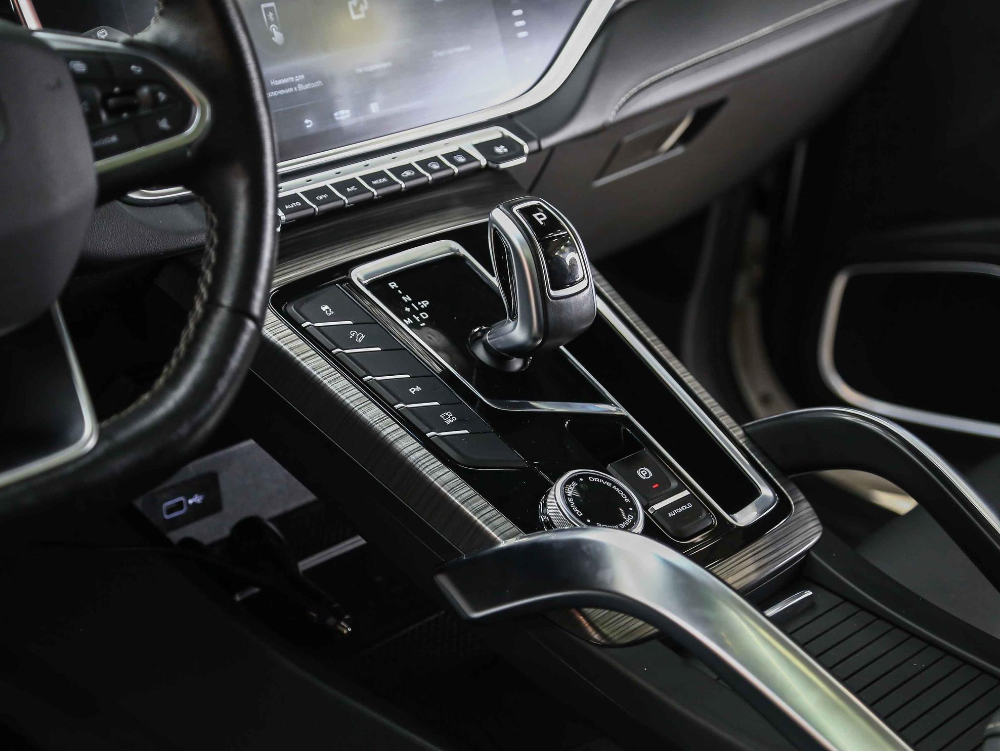 Geely Atlas Pro 2022, белый, ДЦ Орехово