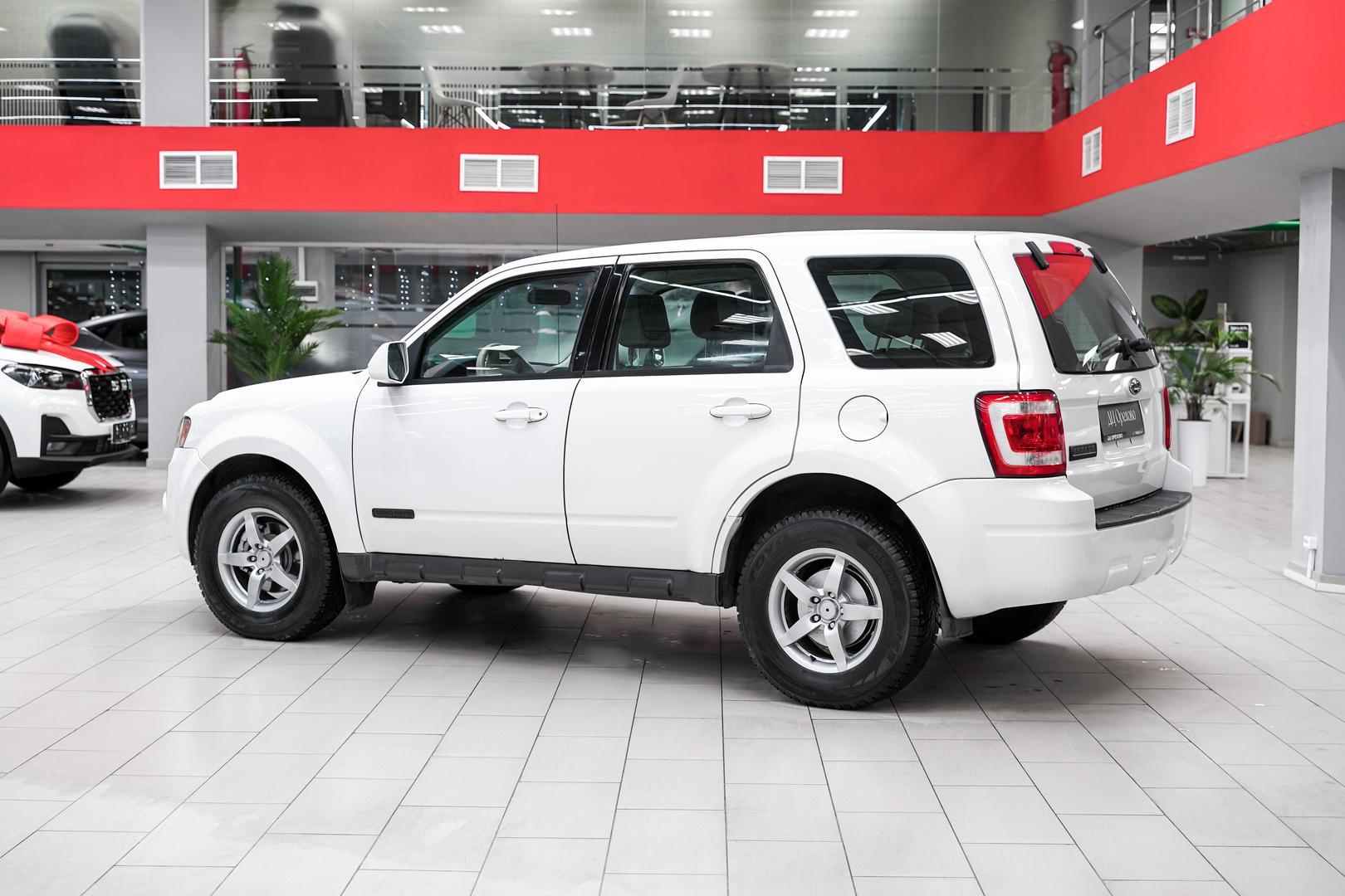 Ford Escape 2008, белый, ДЦ Орехово