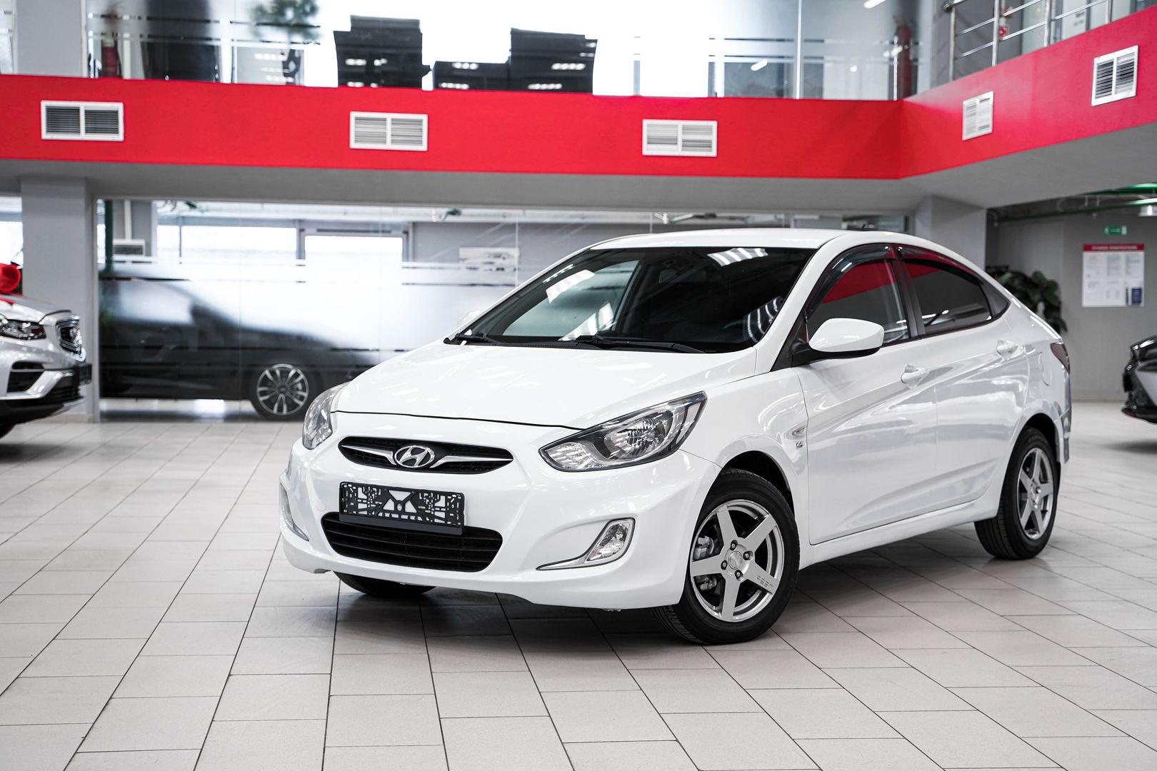Hyundai Solaris 2013, белый, ДЦ Орехово