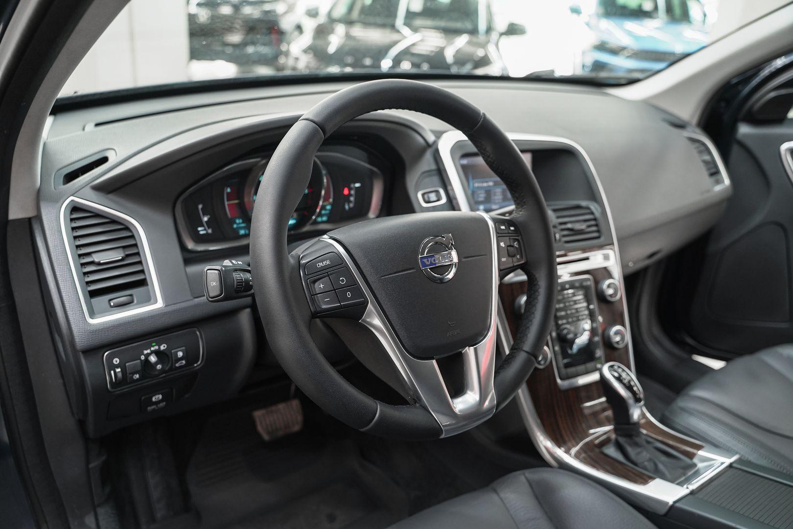 Volvo XC60 2013, синий, ДЦ Орехово