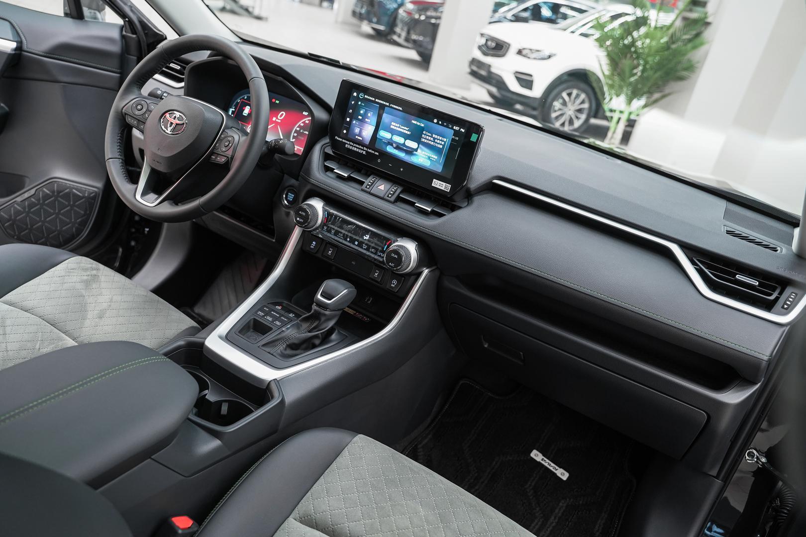 Toyota RAV4 2025, черный, ДЦ Орехово