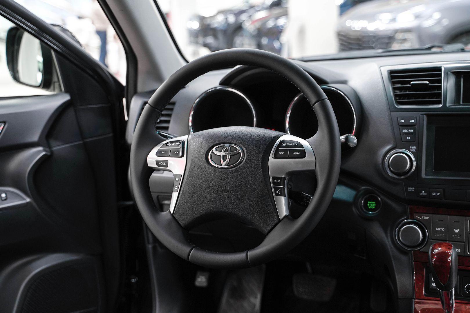 Toyota Highlander 2013, черный, ДЦ Орехово