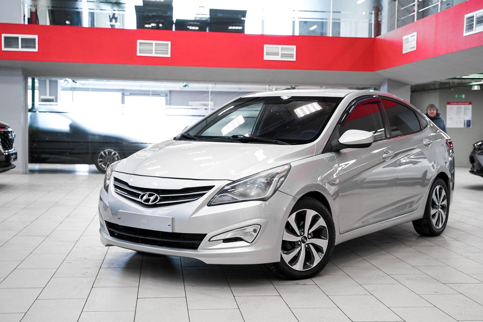 Hyundai Solaris 2015, серебряный, ДЦ Орехово