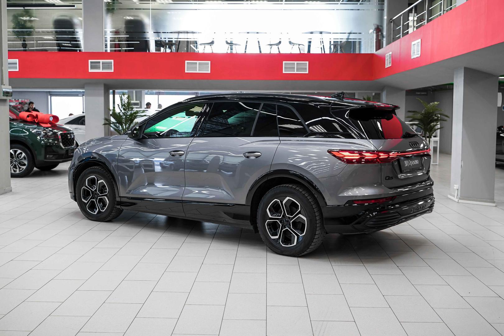 Audi Q5 e-tron 2022, серый, ДЦ Орехово
