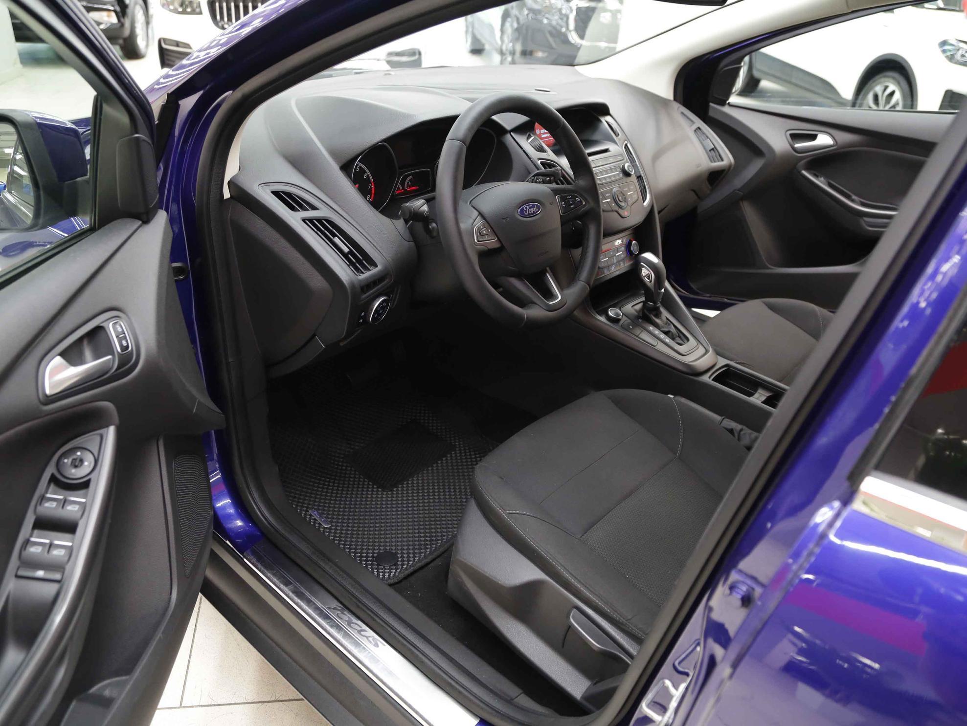 Ford Focus 2016, синий, ДЦ Орехово