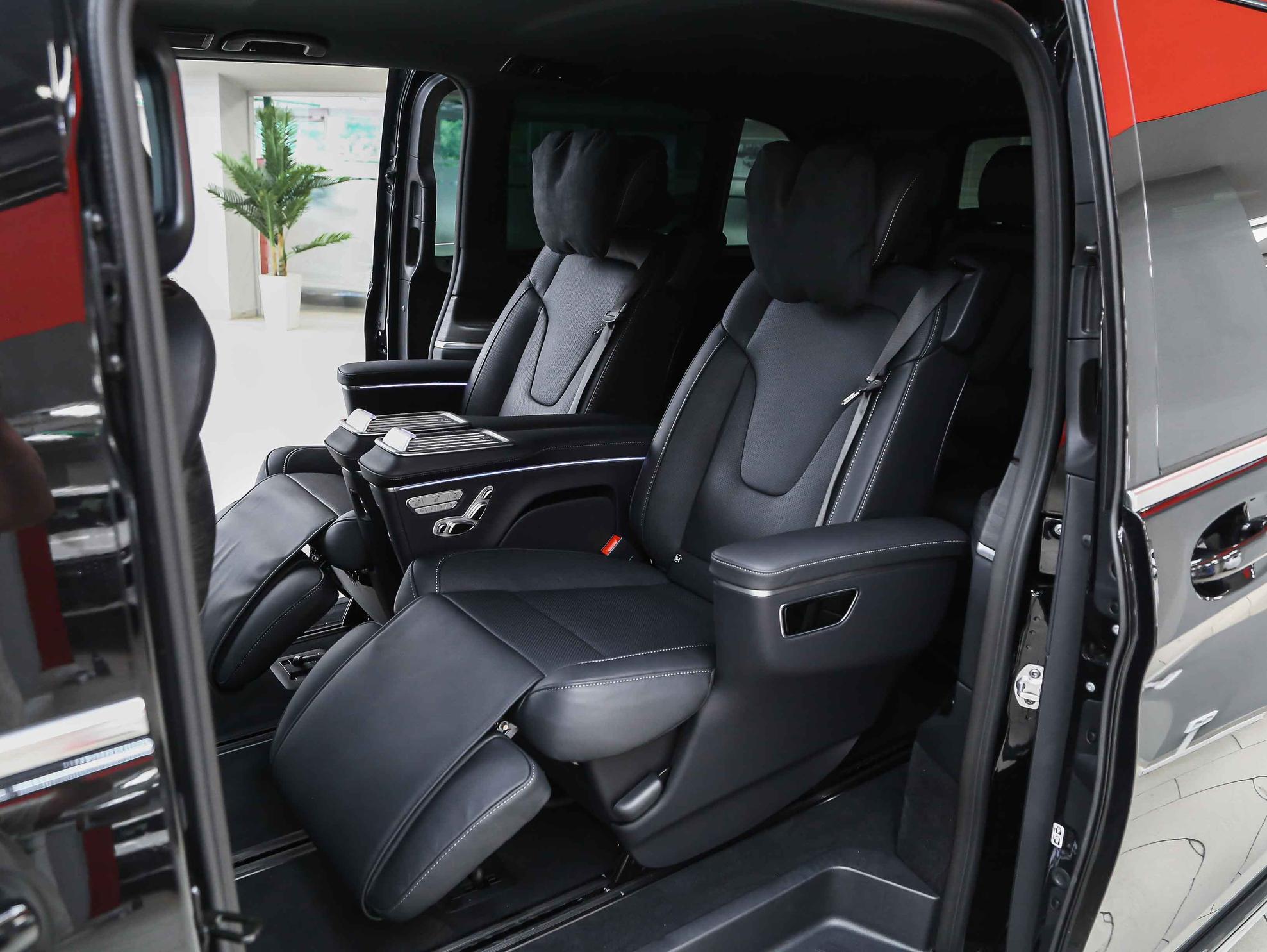 Mercedes-Benz V-Класс 2026, черный, ДЦ Орехово