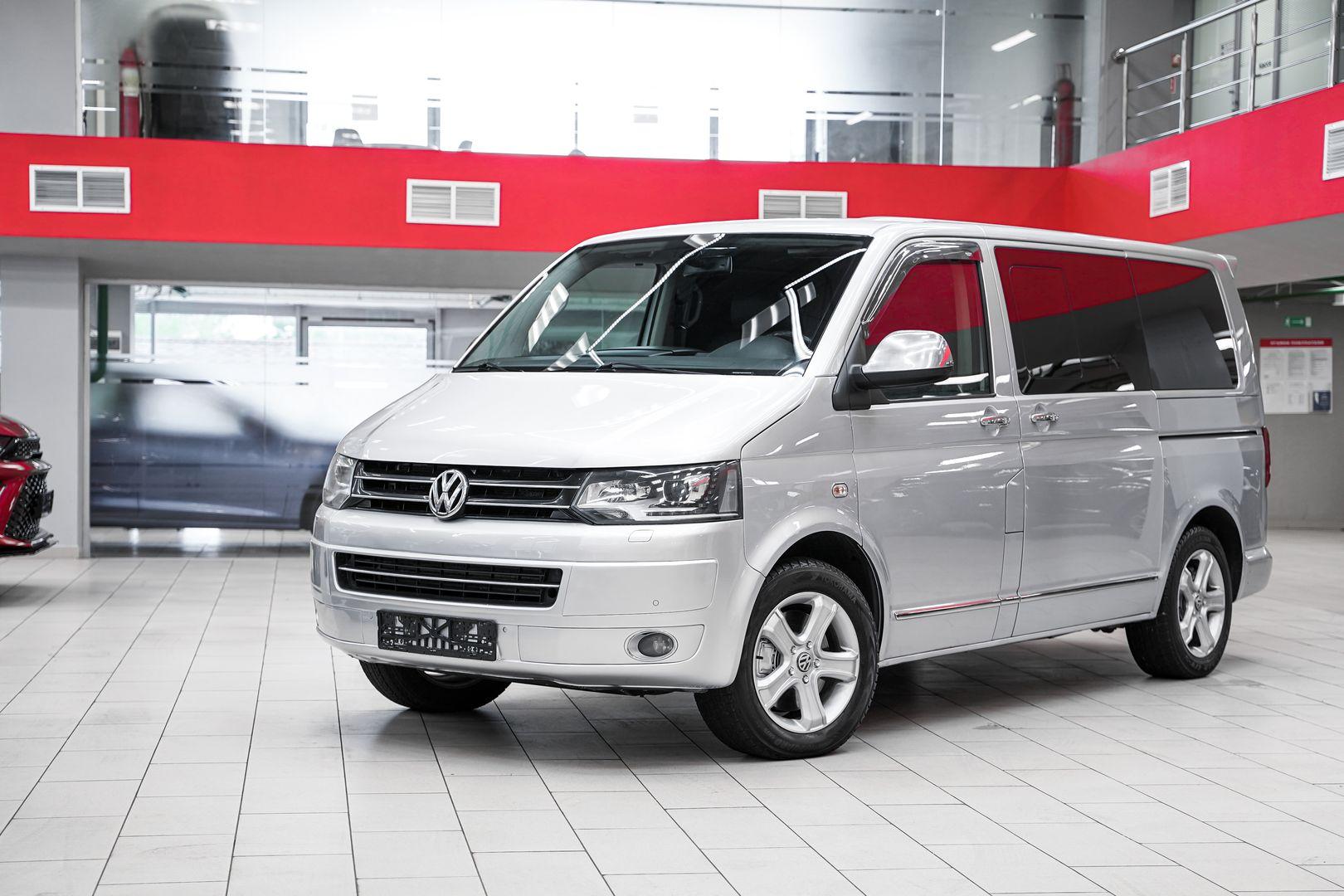 Volkswagen Multivan 2012, серебряный, ДЦ Орехово