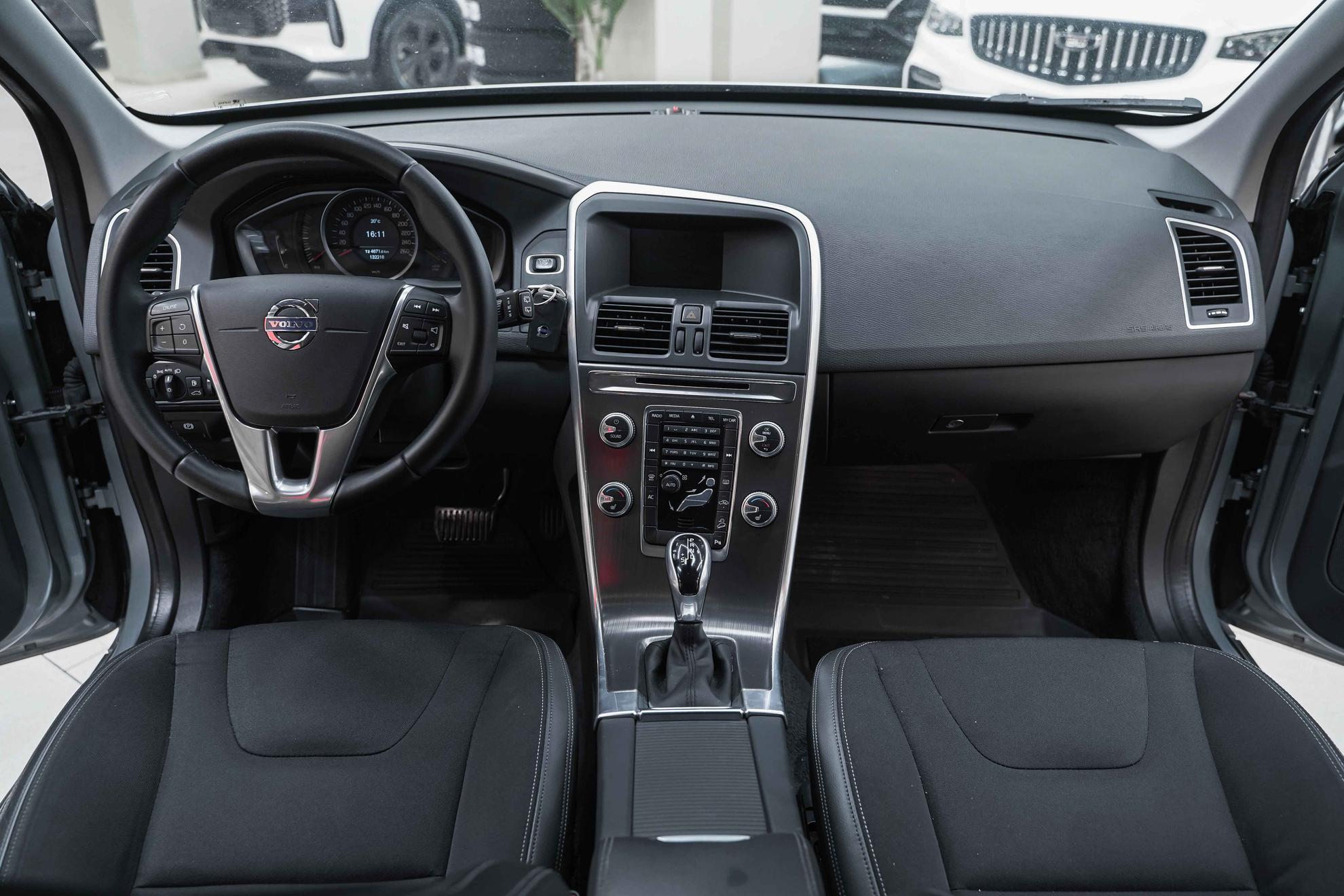 Volvo XC60 2015, серый, ДЦ Орехово