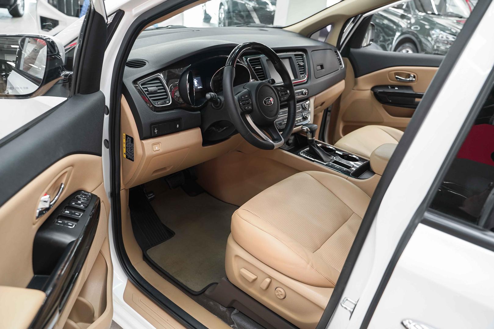 Kia Carnival 2018, белый, ДЦ Орехово