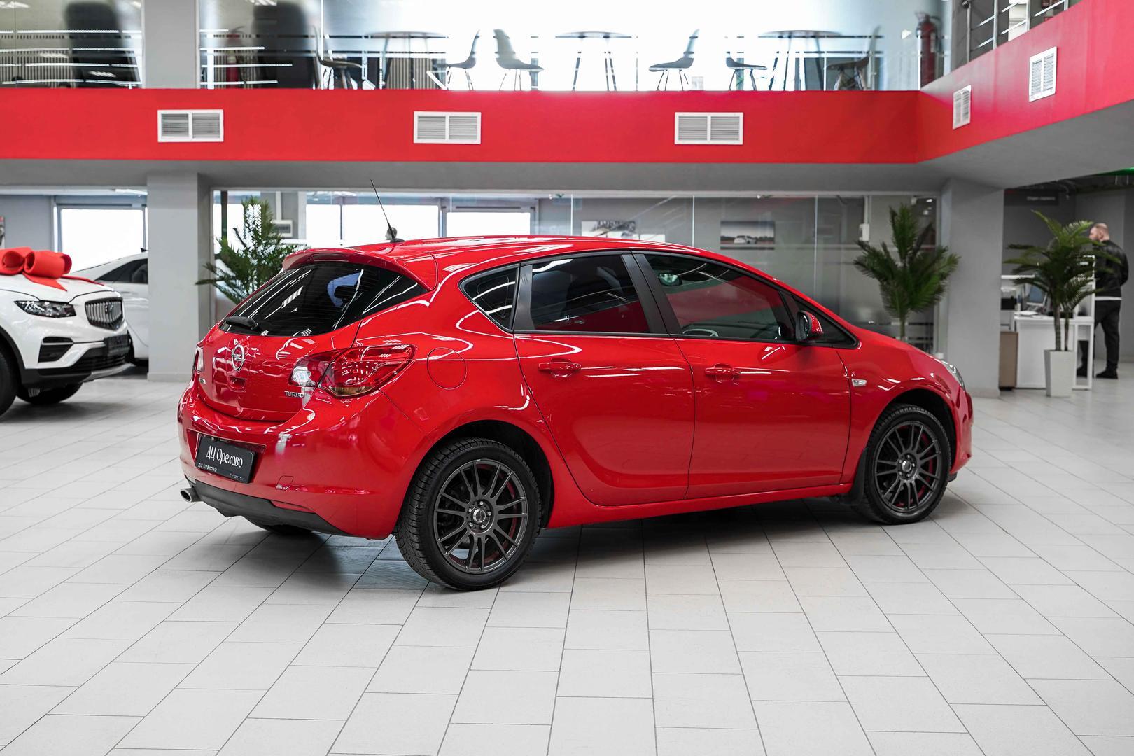 Opel Astra 2012, красный, ДЦ Орехово