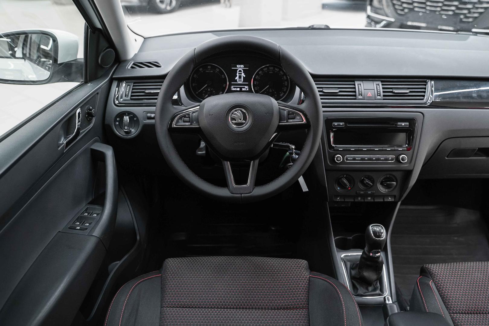 Skoda Rapid 2015, белый, ДЦ Орехово