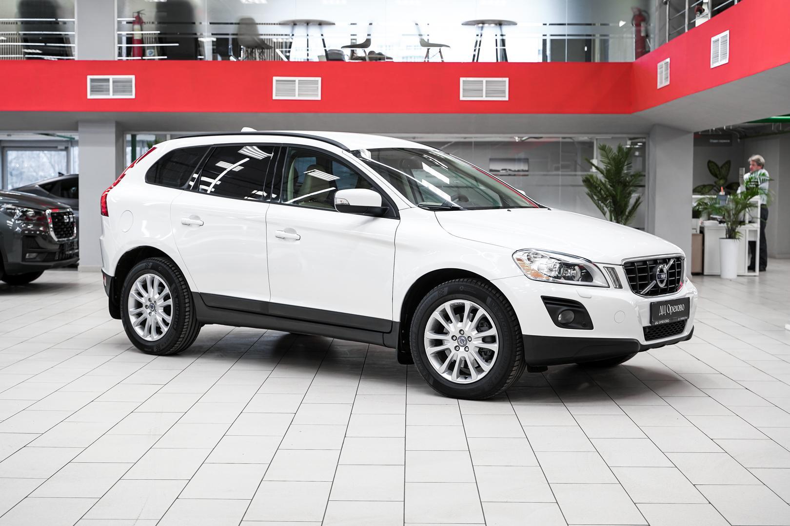 Volvo XC60 2010, белый, ДЦ Орехово