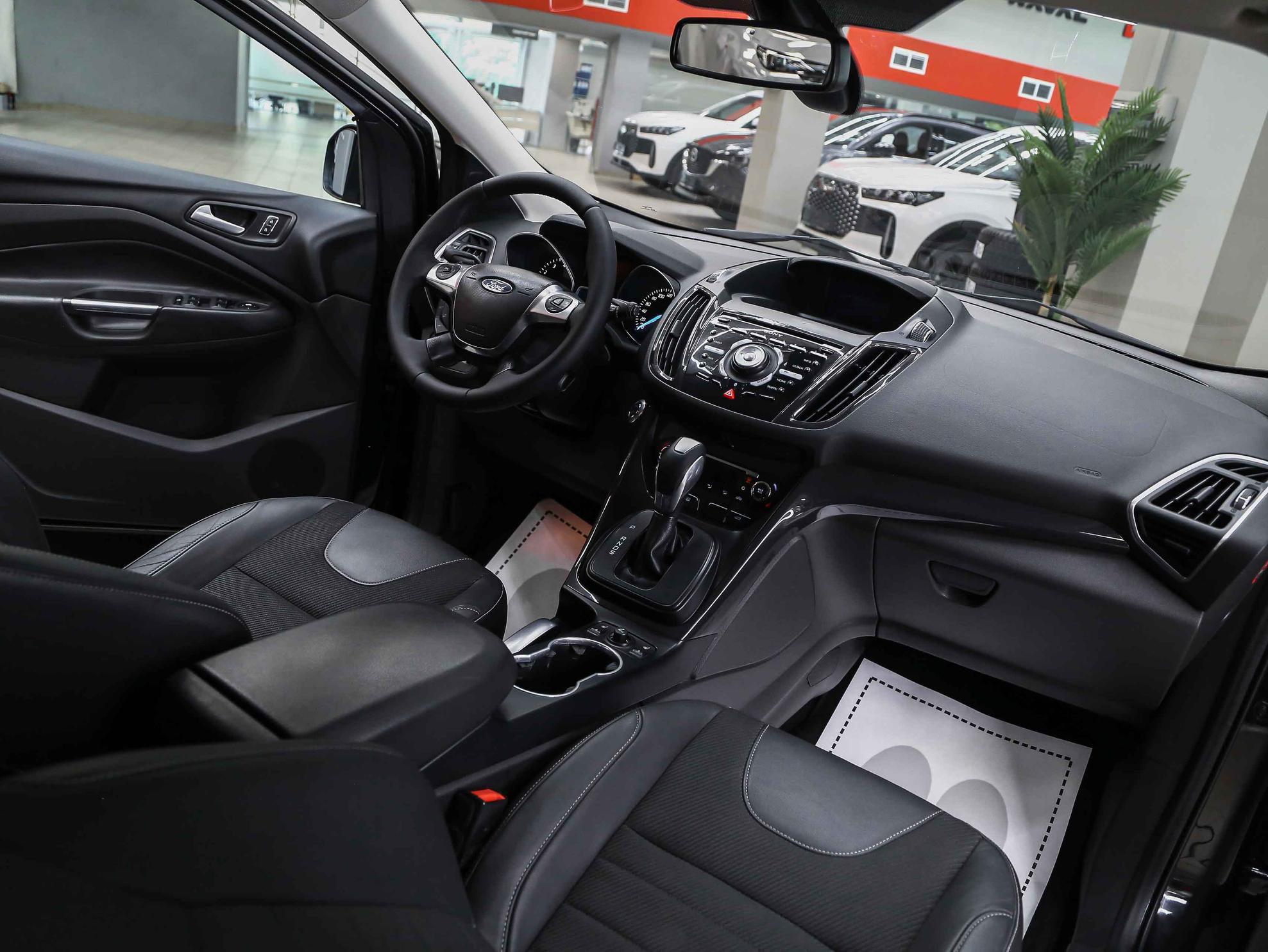 Ford Kuga 2014, черный, ДЦ Орехово