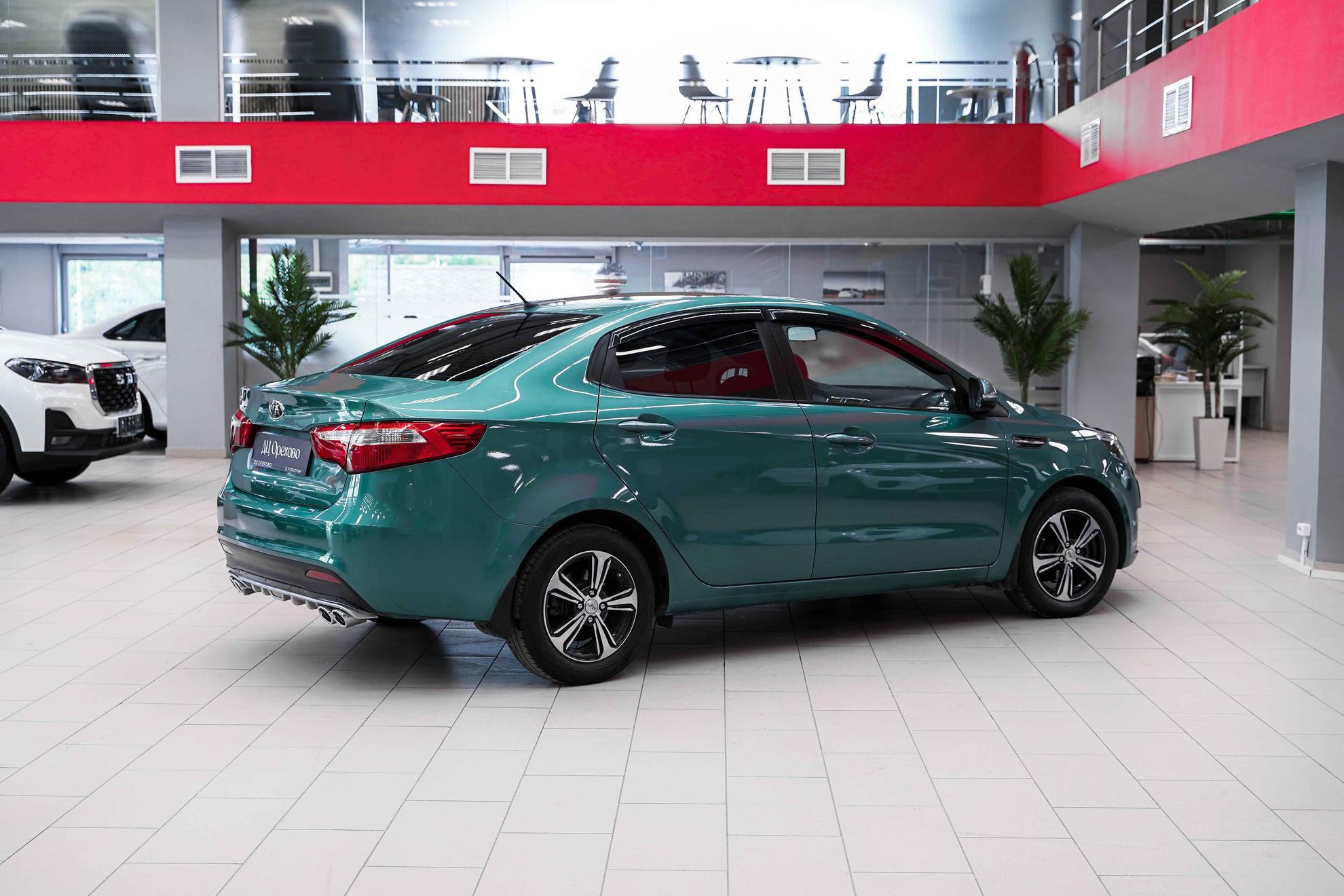 Kia Rio 2014, зеленый, ДЦ Орехово