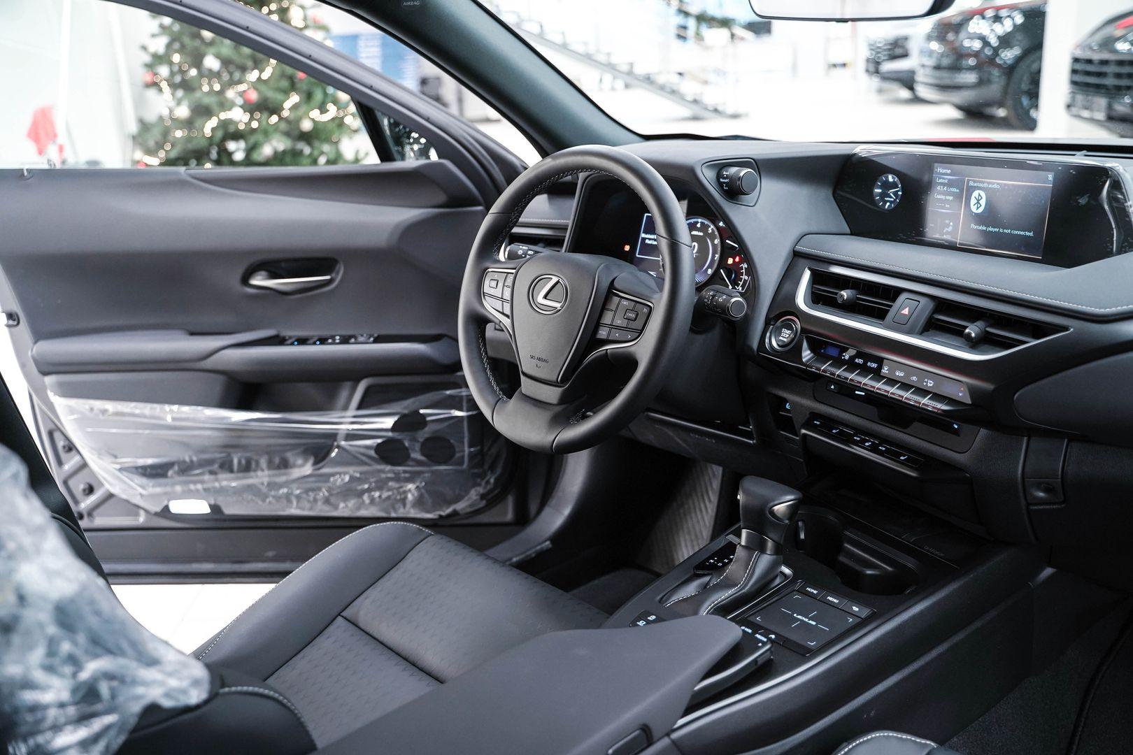Lexus UX 2022, серый, ДЦ Орехово