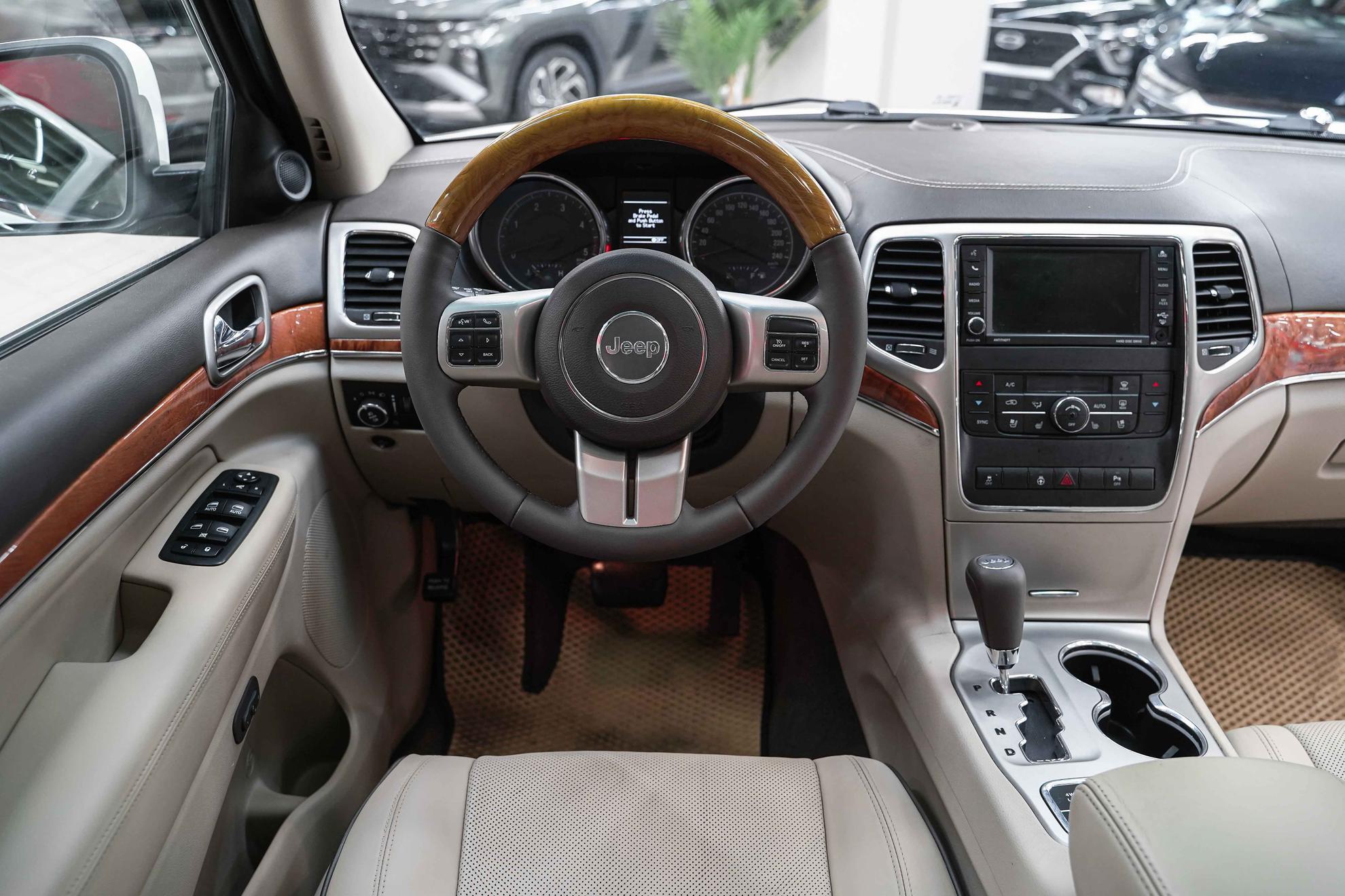 Jeep Grand Cherokee 2012, белый, ДЦ Орехово