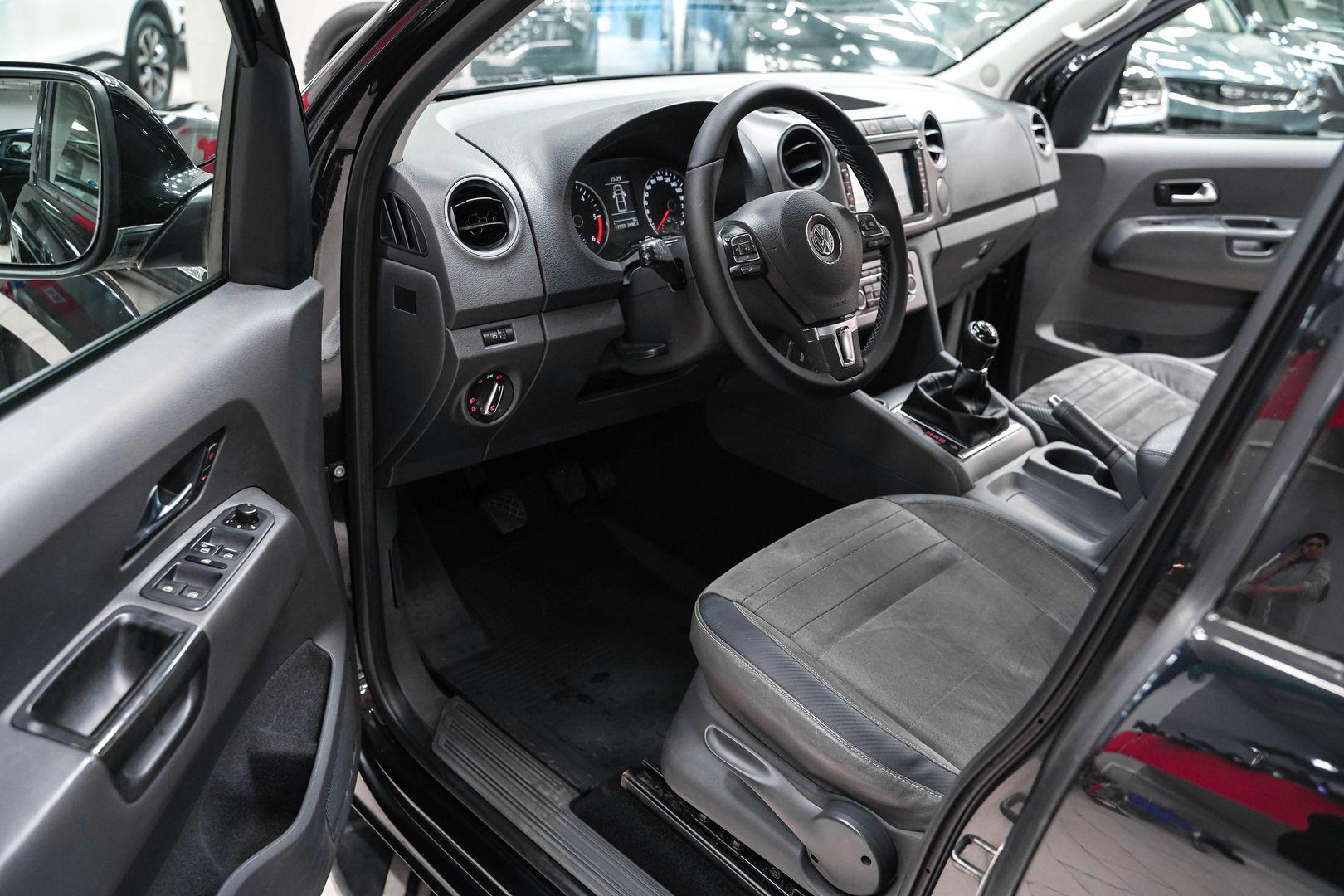 Volkswagen Amarok 2013, черный, ДЦ Орехово