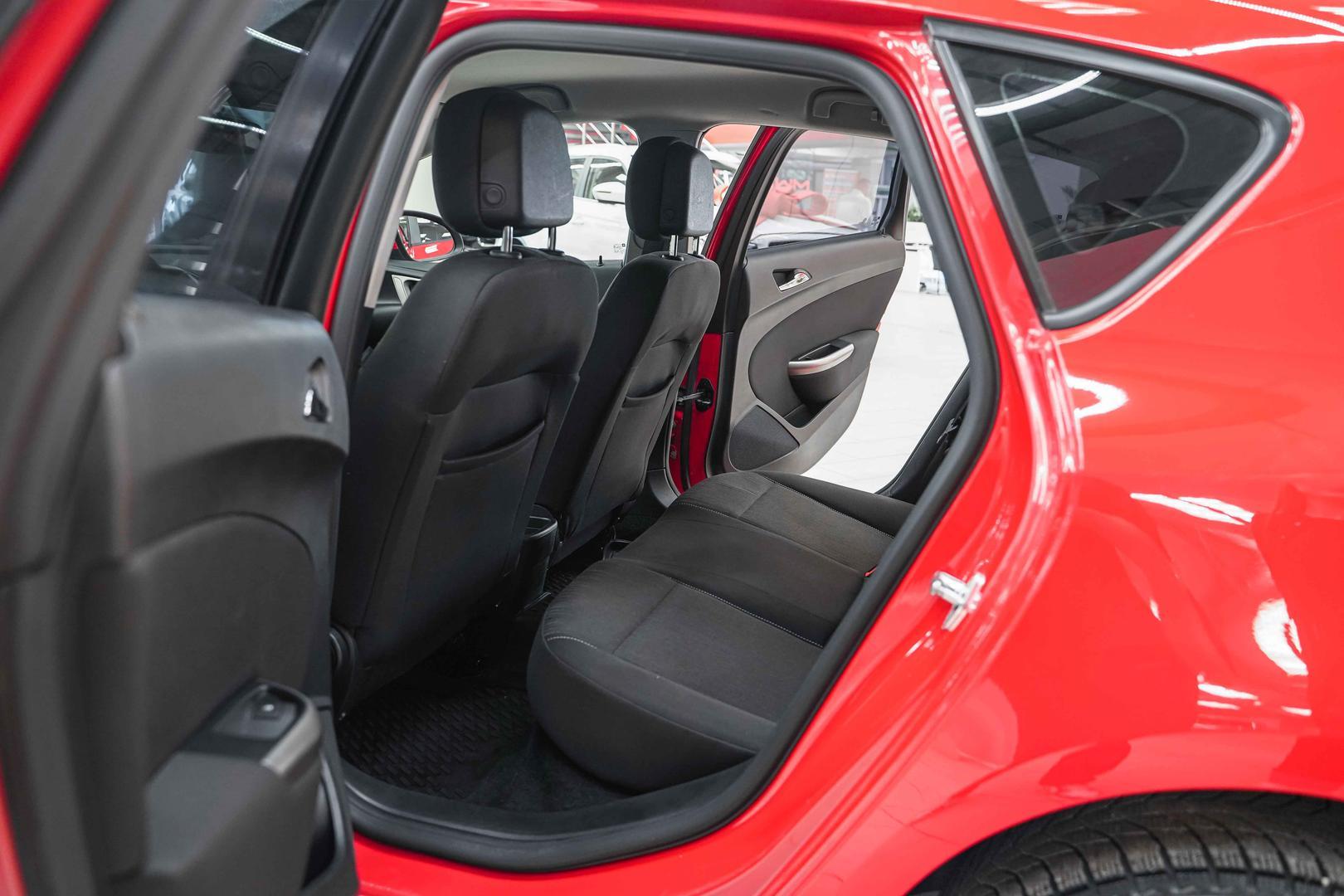 Opel Astra 2012, красный, ДЦ Орехово