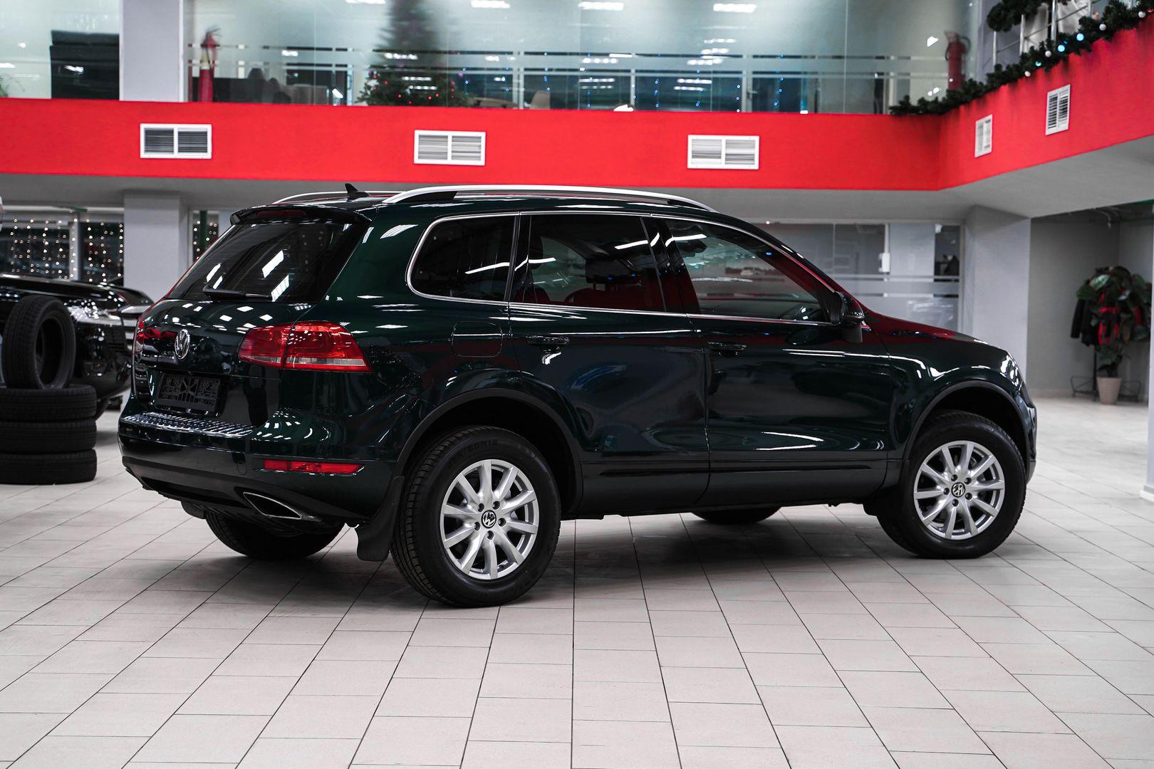 Volkswagen Touareg 2011, зеленый, ДЦ Орехово