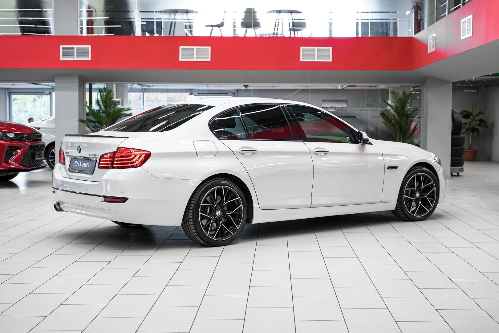 BMW 5 серии 2015, белый, ДЦ Орехово