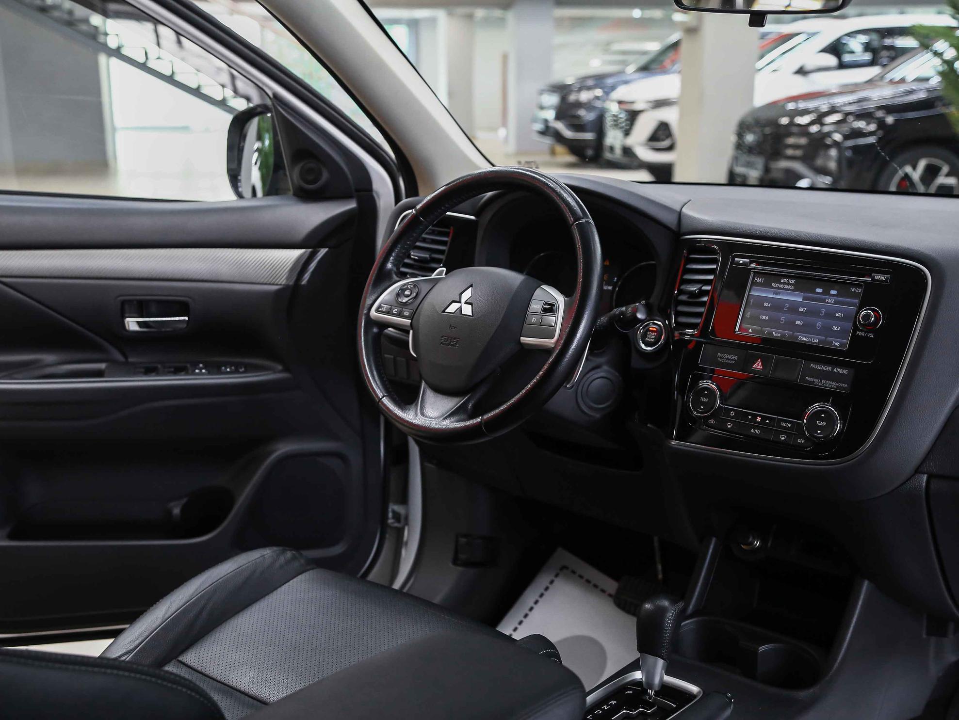 Mitsubishi Outlander 2012, белый, ДЦ Орехово