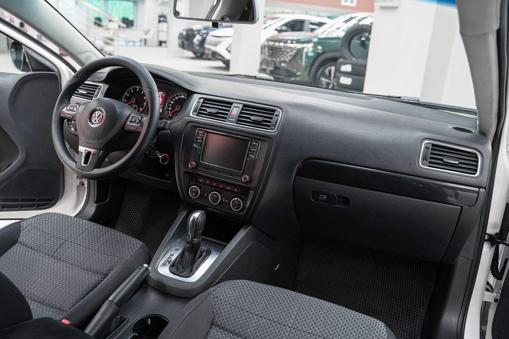Volkswagen Jetta 2013, белый, ДЦ Орехово