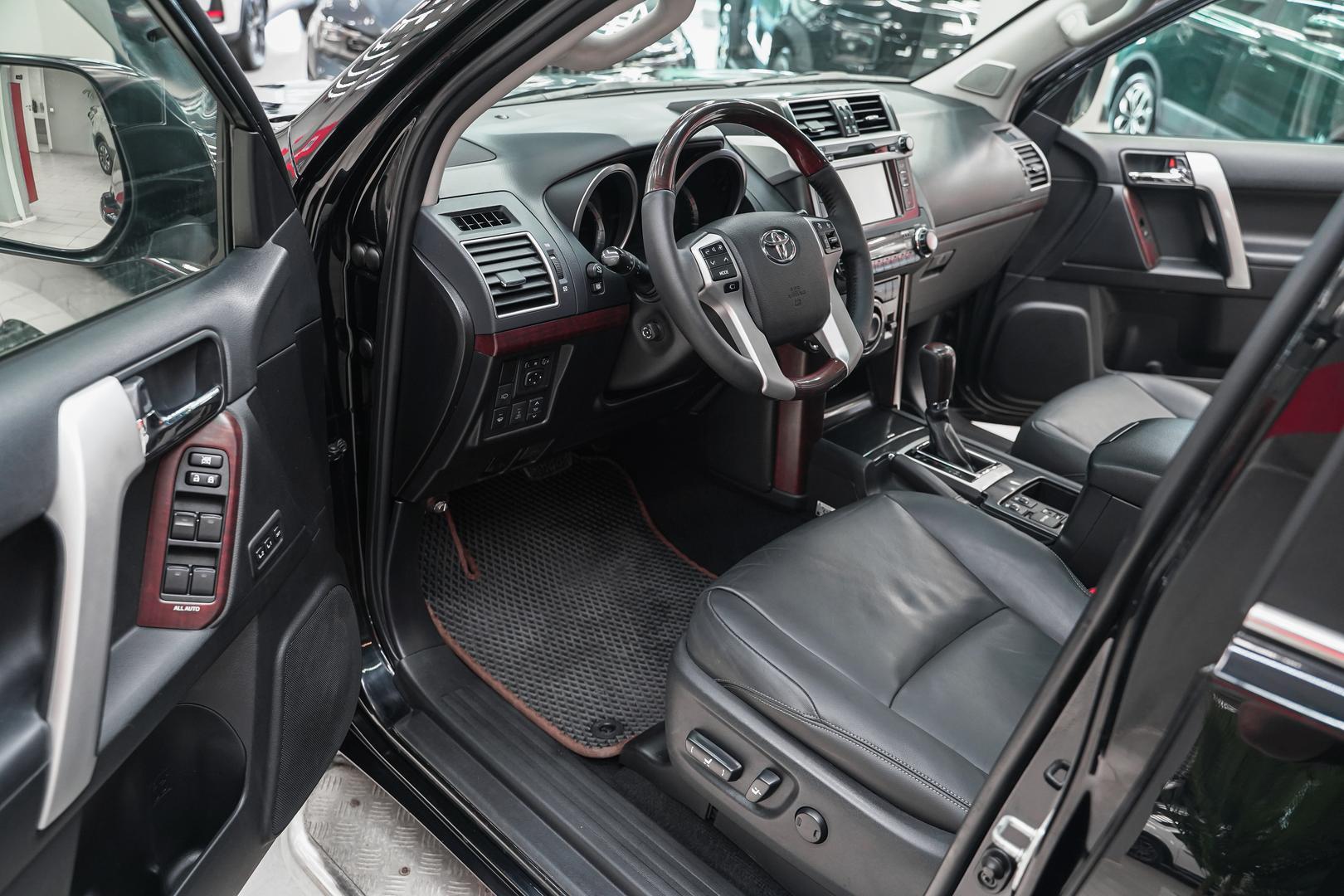 Toyota Land Cruiser Prado 2014, черный, ДЦ Орехово
