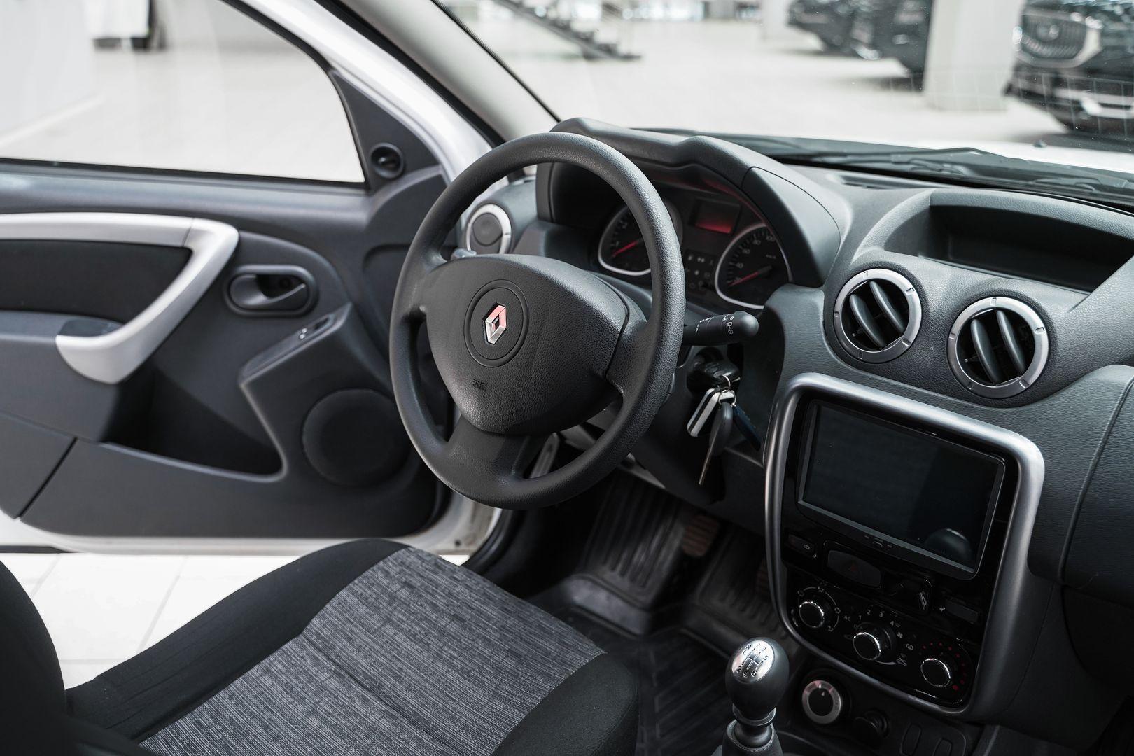 Renault Duster 2013, белый, ДЦ Орехово