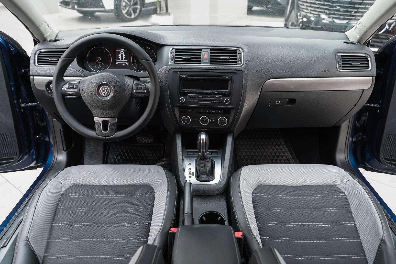 Volkswagen Jetta 2012, синий, ДЦ Орехово