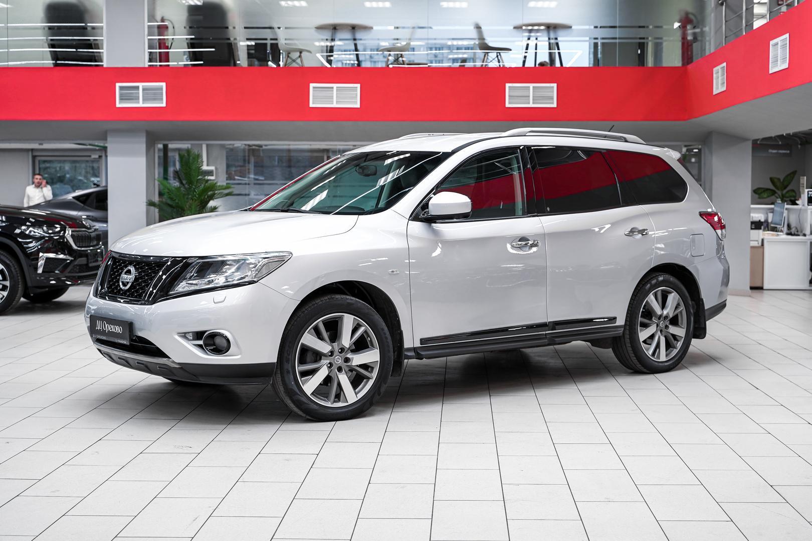 Nissan Pathfinder 2014, серебряный, ДЦ Орехово