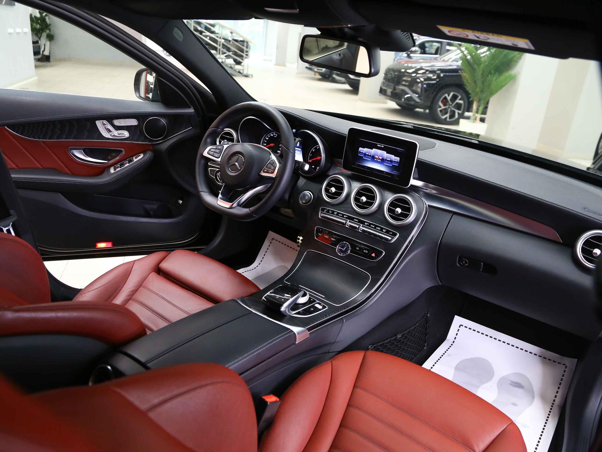 Mercedes-Benz C-Класс 2015, черный, ДЦ Орехово