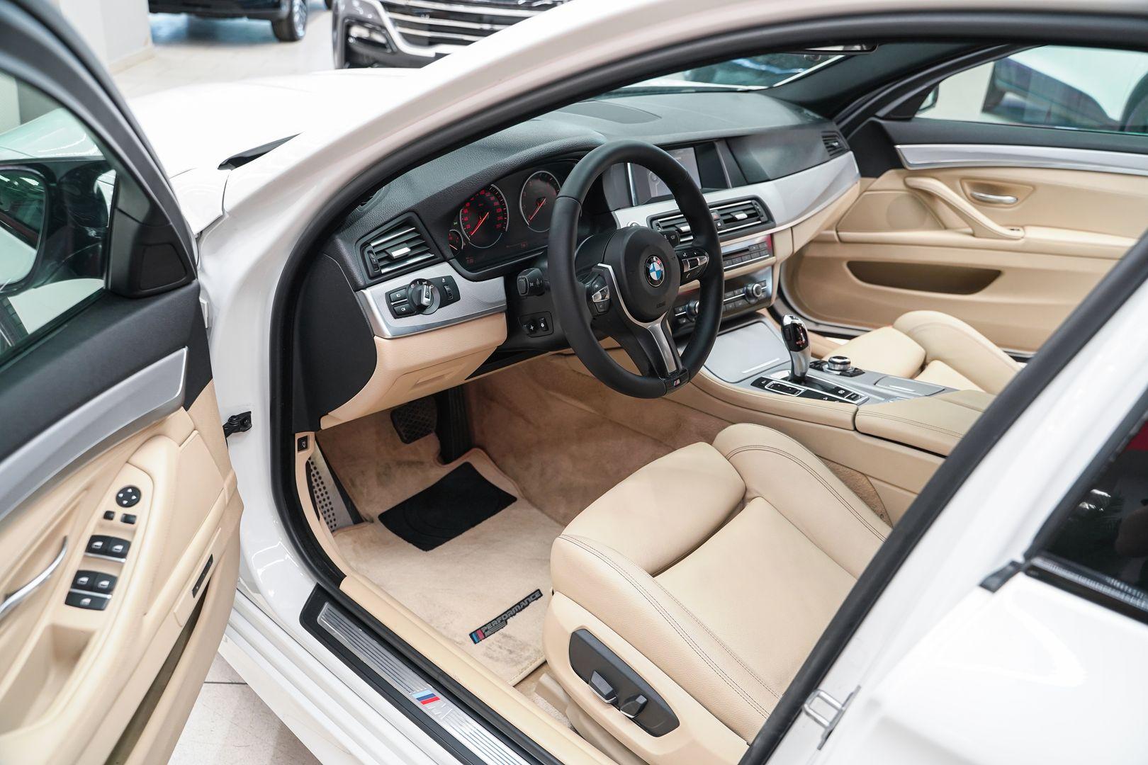BMW 5 серии 2014, белый, ДЦ Орехово
