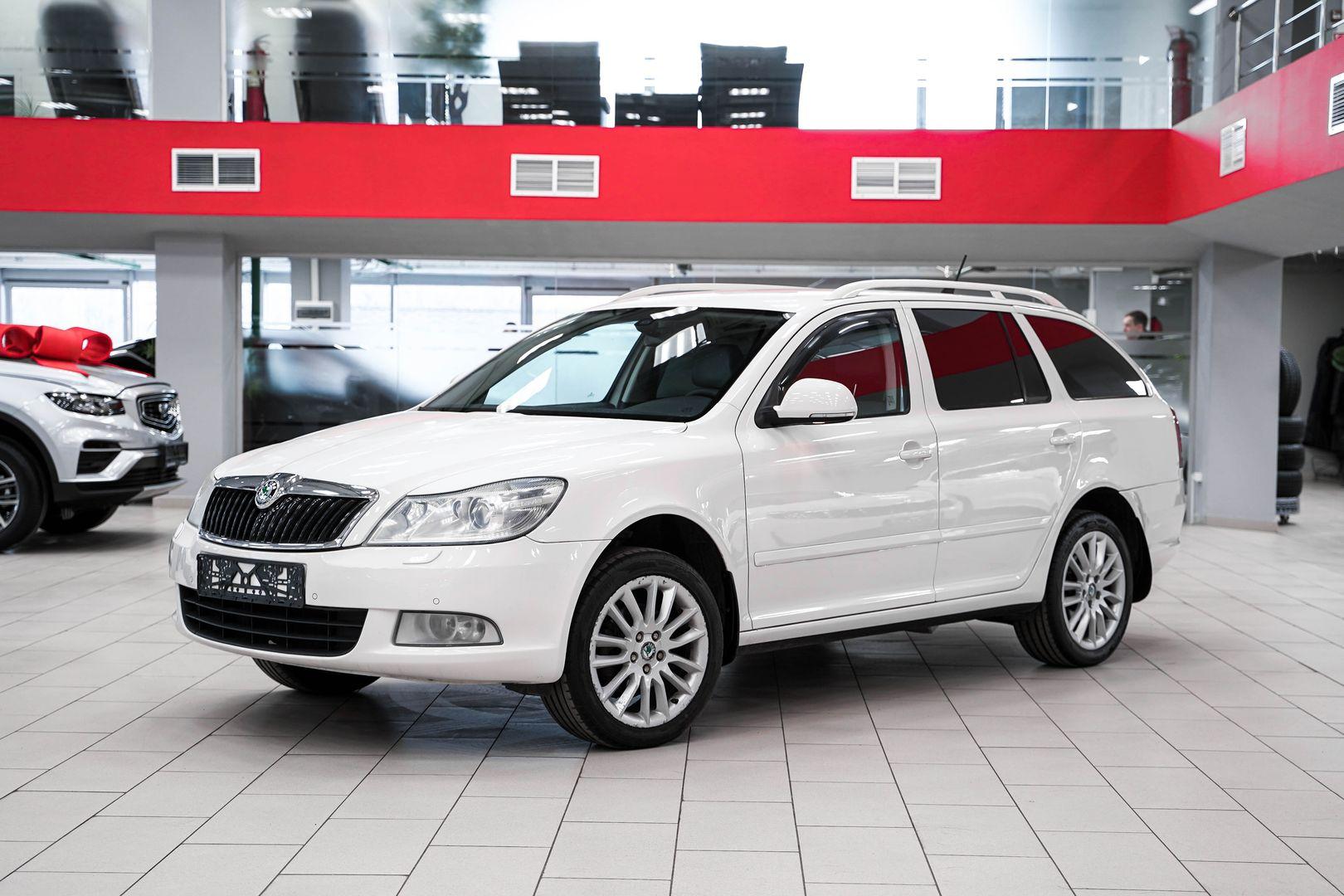 Skoda Octavia 2012, белый, ДЦ Орехово