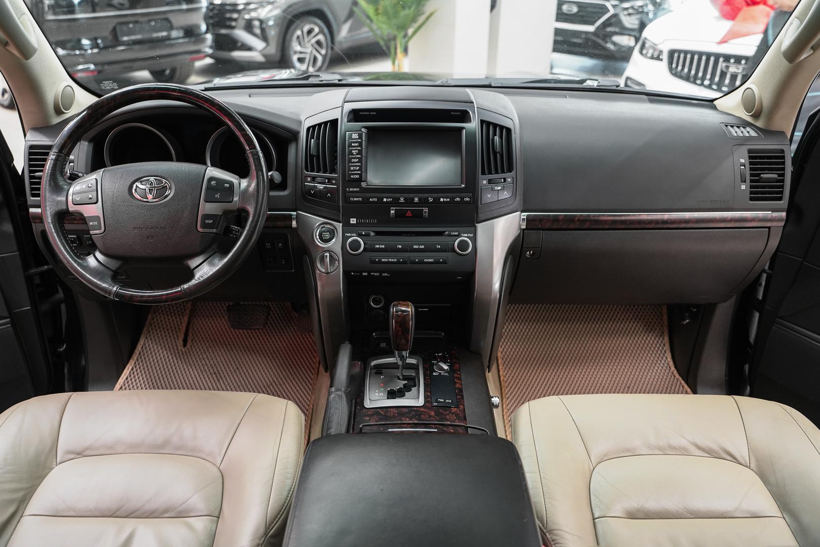 Toyota Land Cruiser 2011, черный, ДЦ Орехово