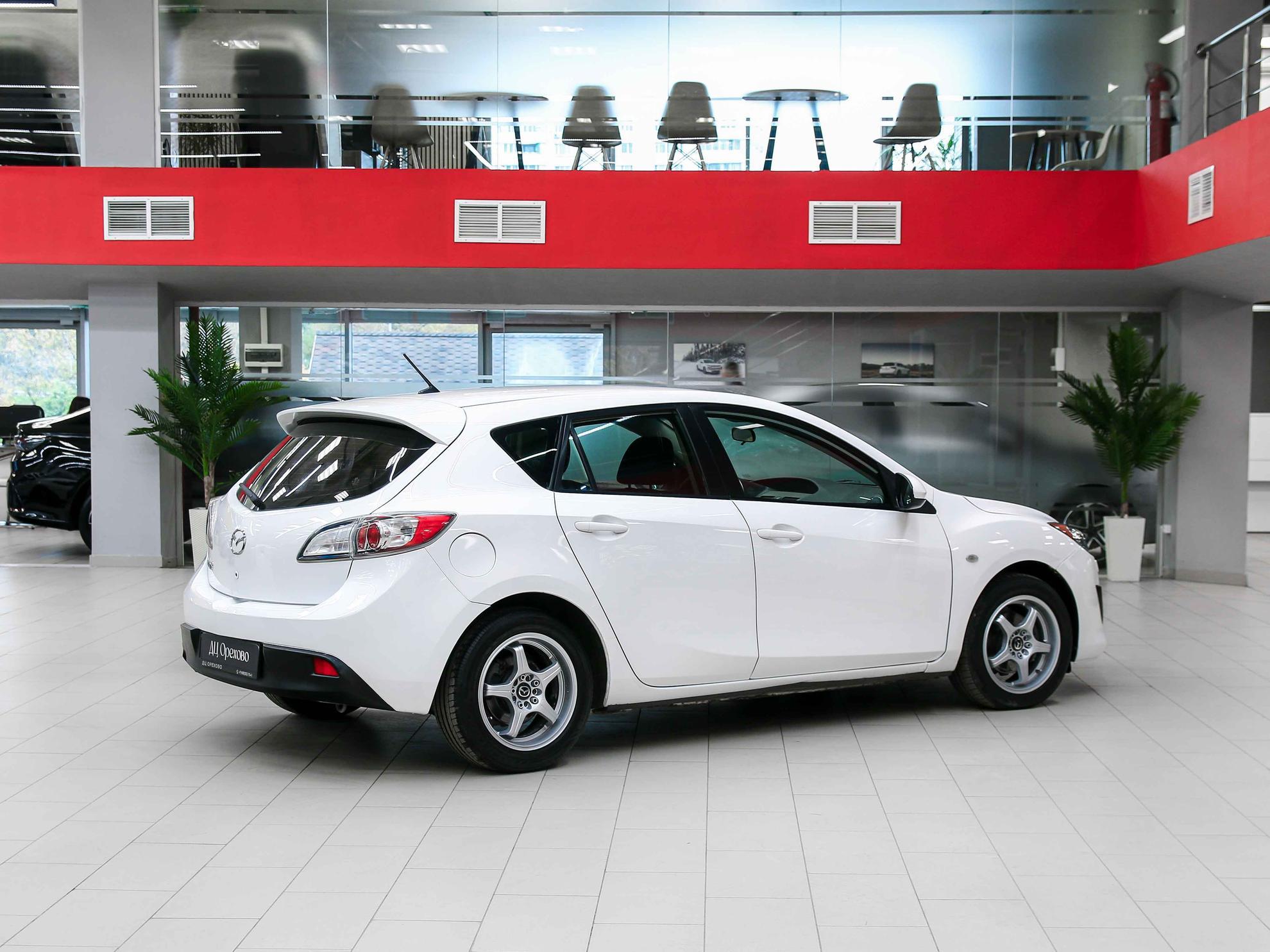 Mazda 3 2010, белый, ДЦ Орехово