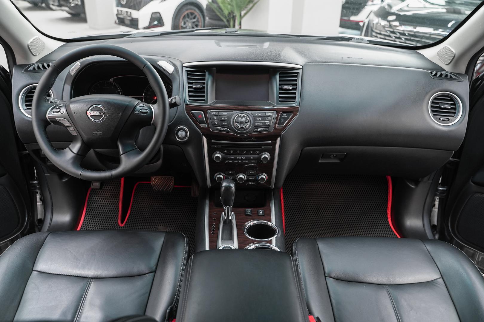 Nissan Pathfinder 2015, серый, ДЦ Орехово