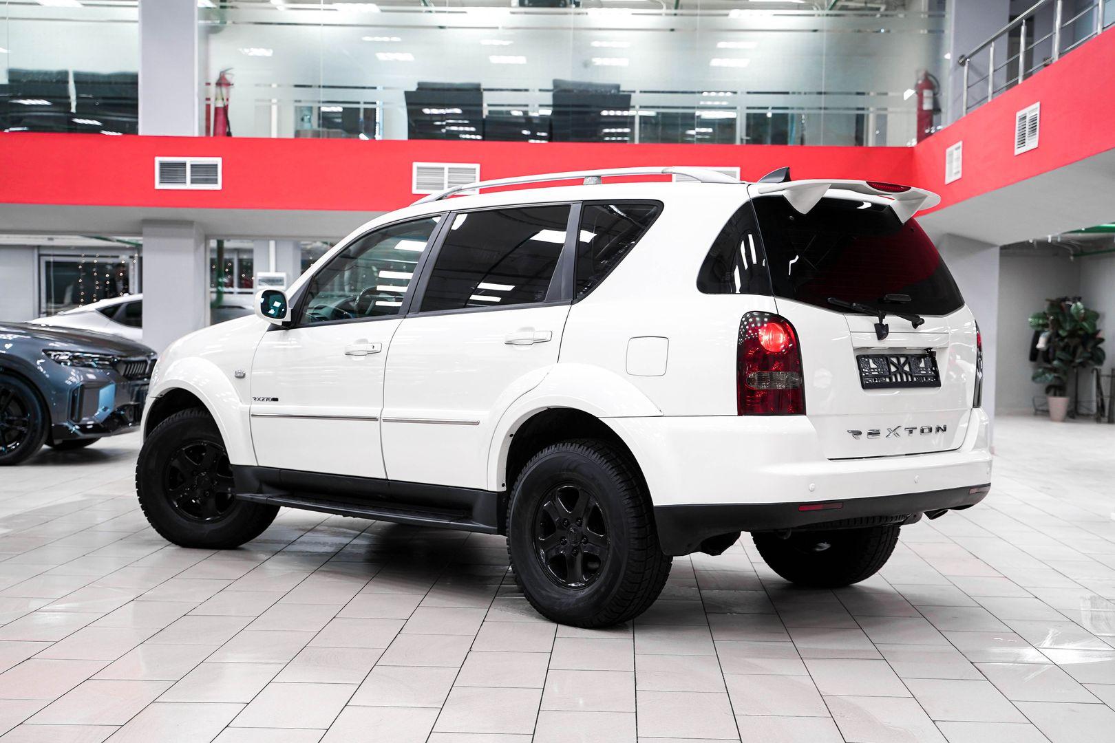 SsangYong Rexton 2012, белый, ДЦ Орехово
